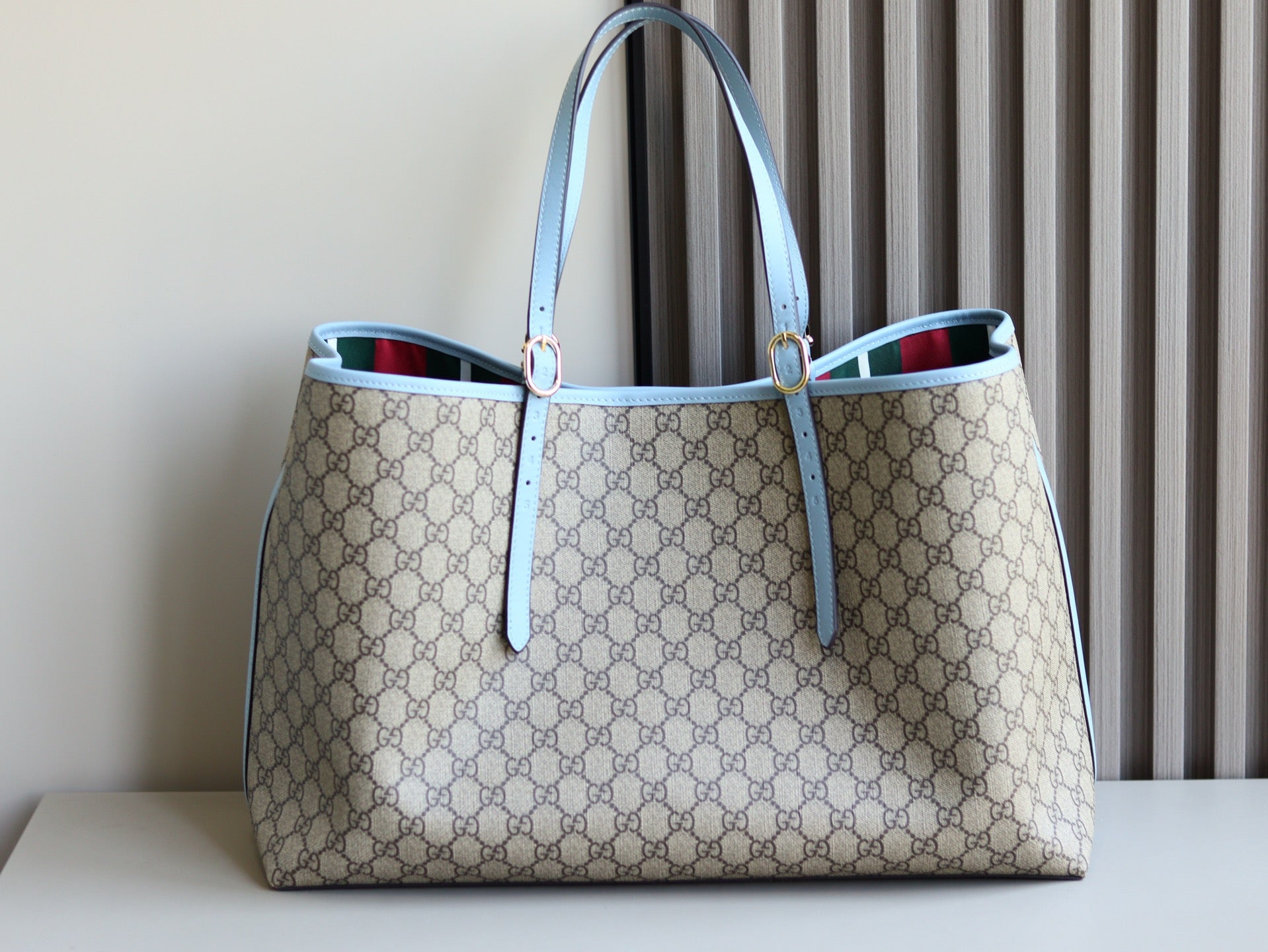 GG EMBLEM MAXI TOTE BAG