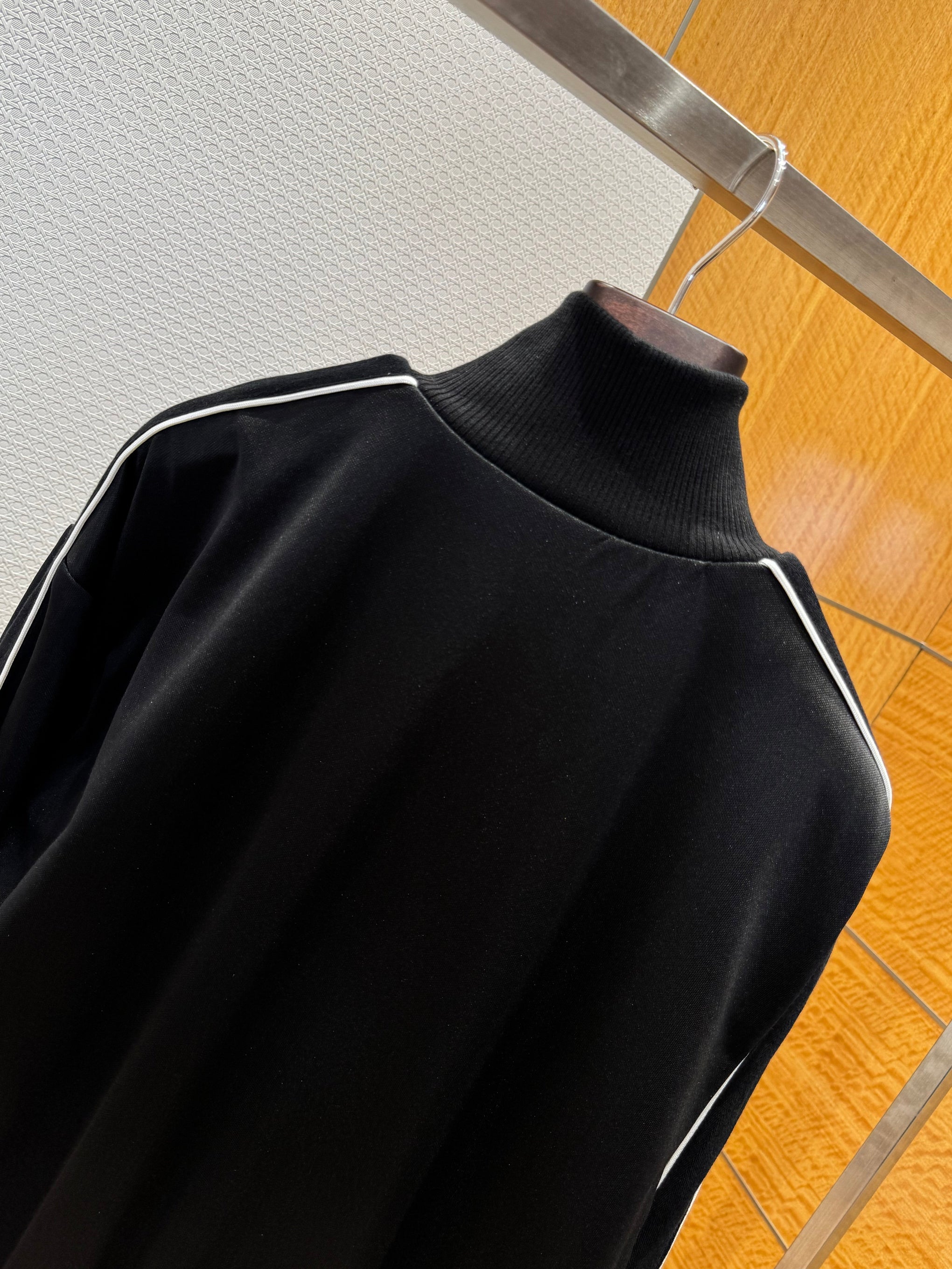 LOEW BOMBER