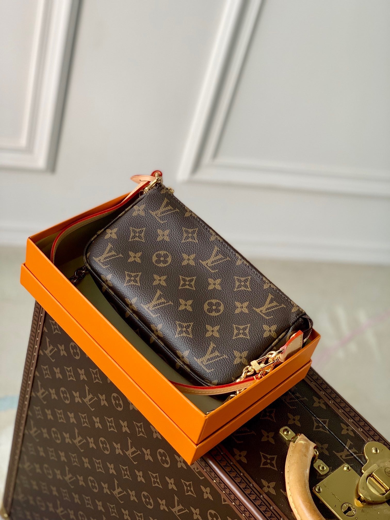 LOU POCHETTE ACCESSORIES