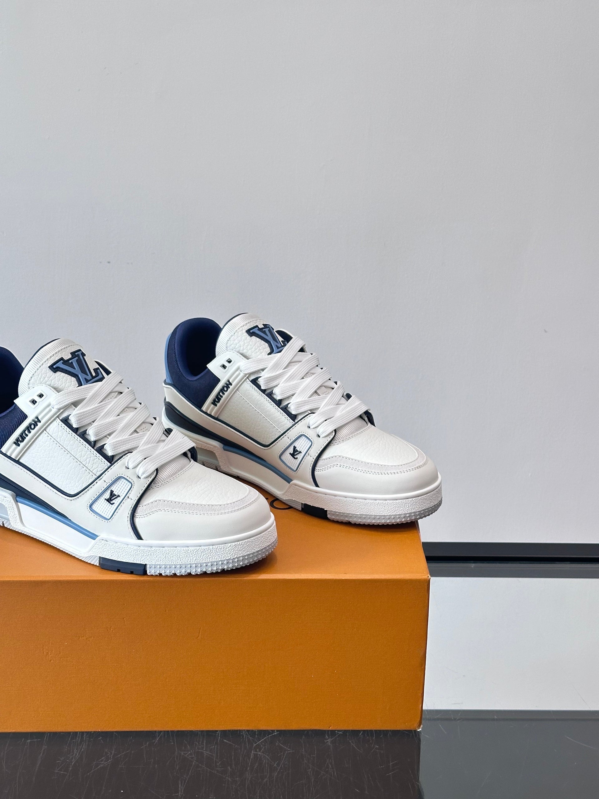 LOU TRAINERS