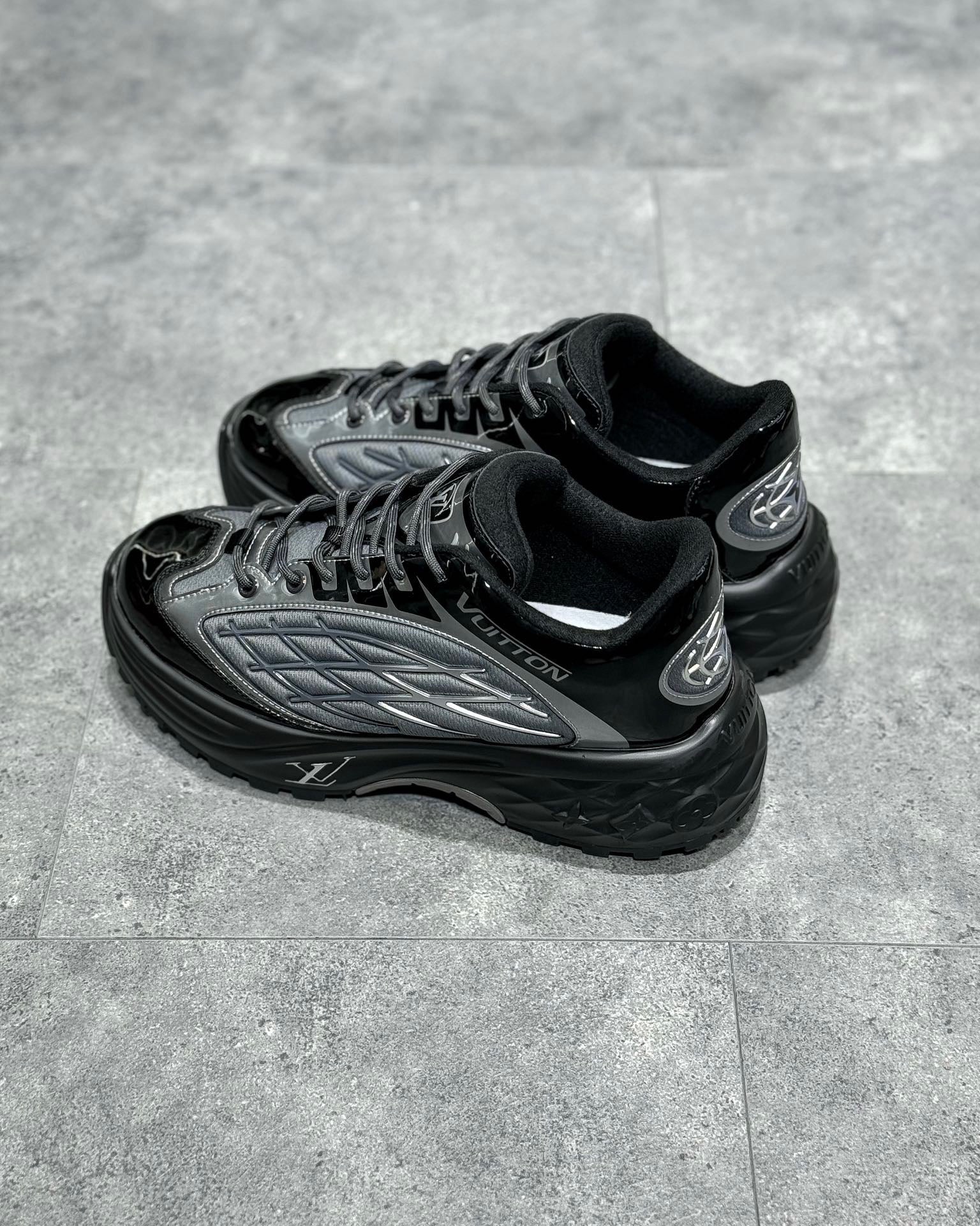 LOU DISCOVERY TRAINERS