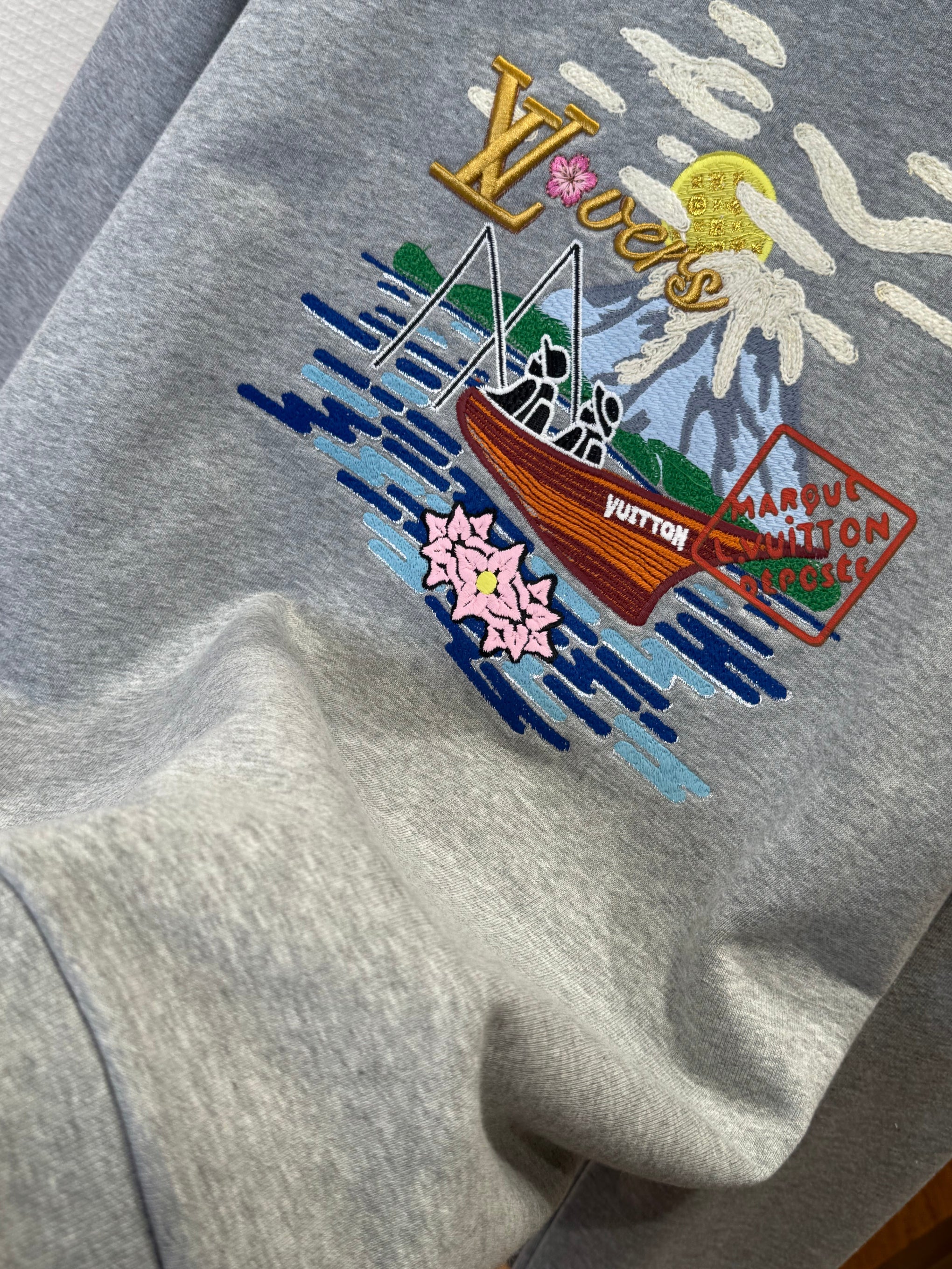 LOU SWEATSHIRT