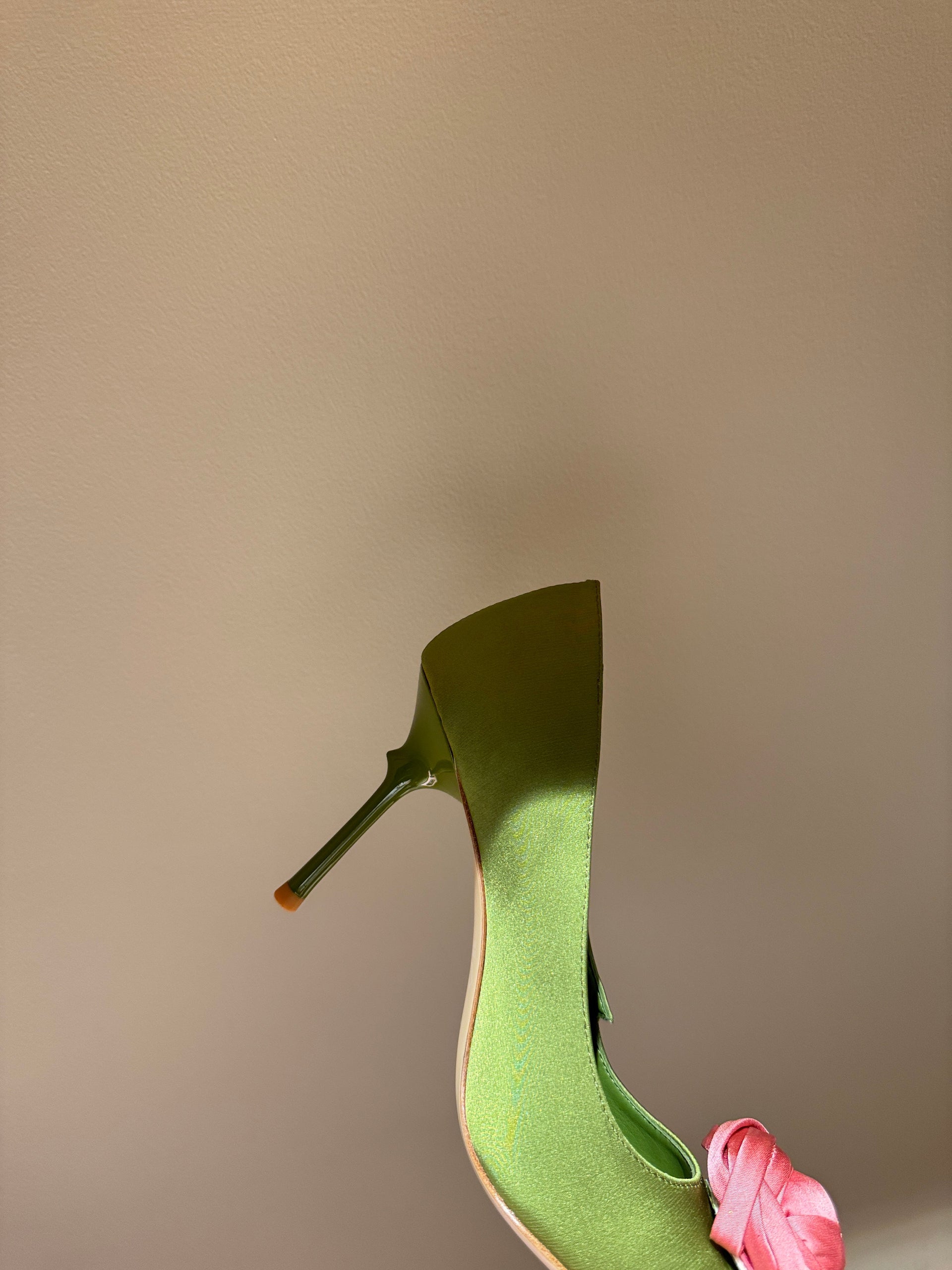 ROGER V HEELS