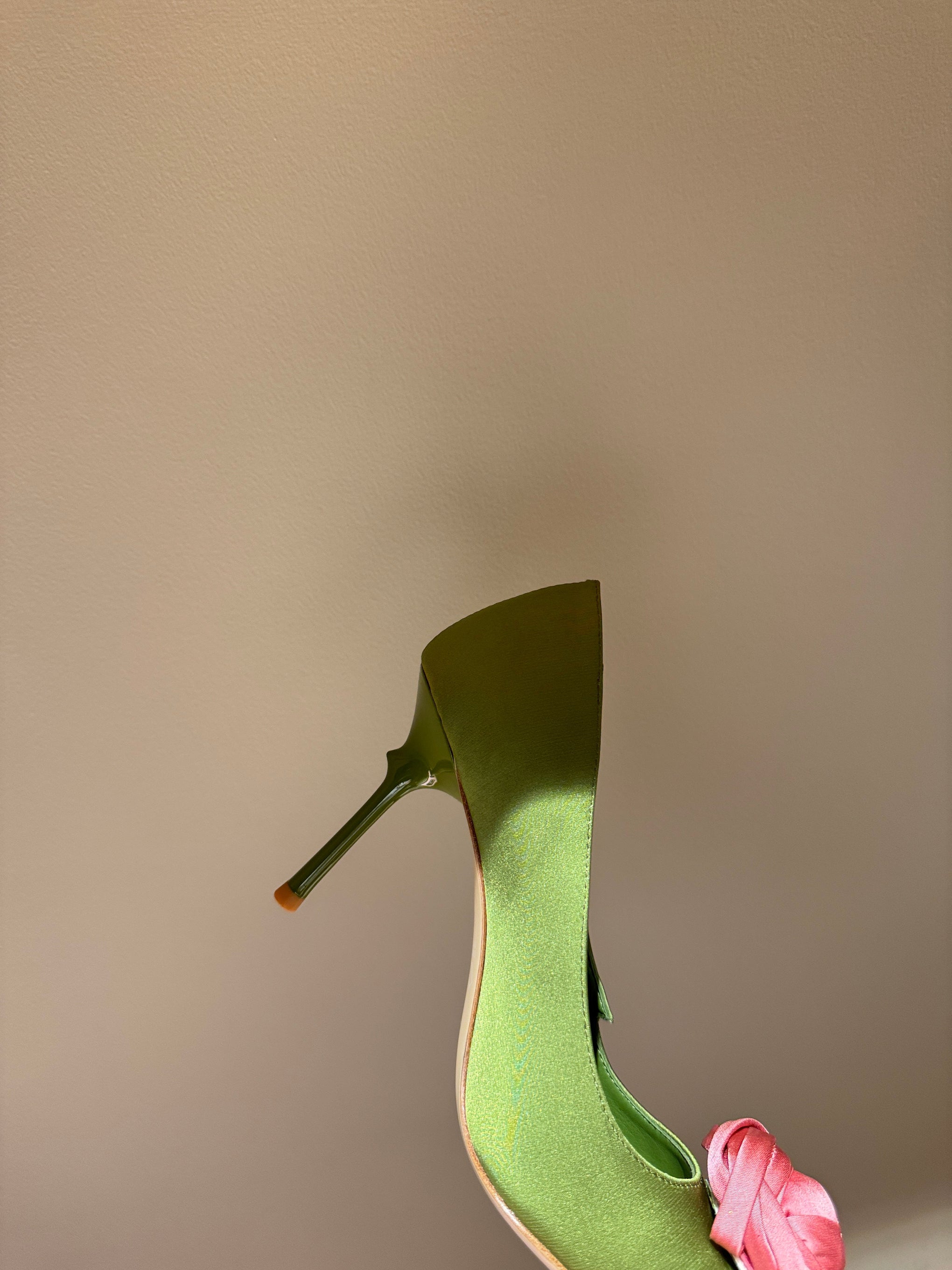 ROGER V HEELS