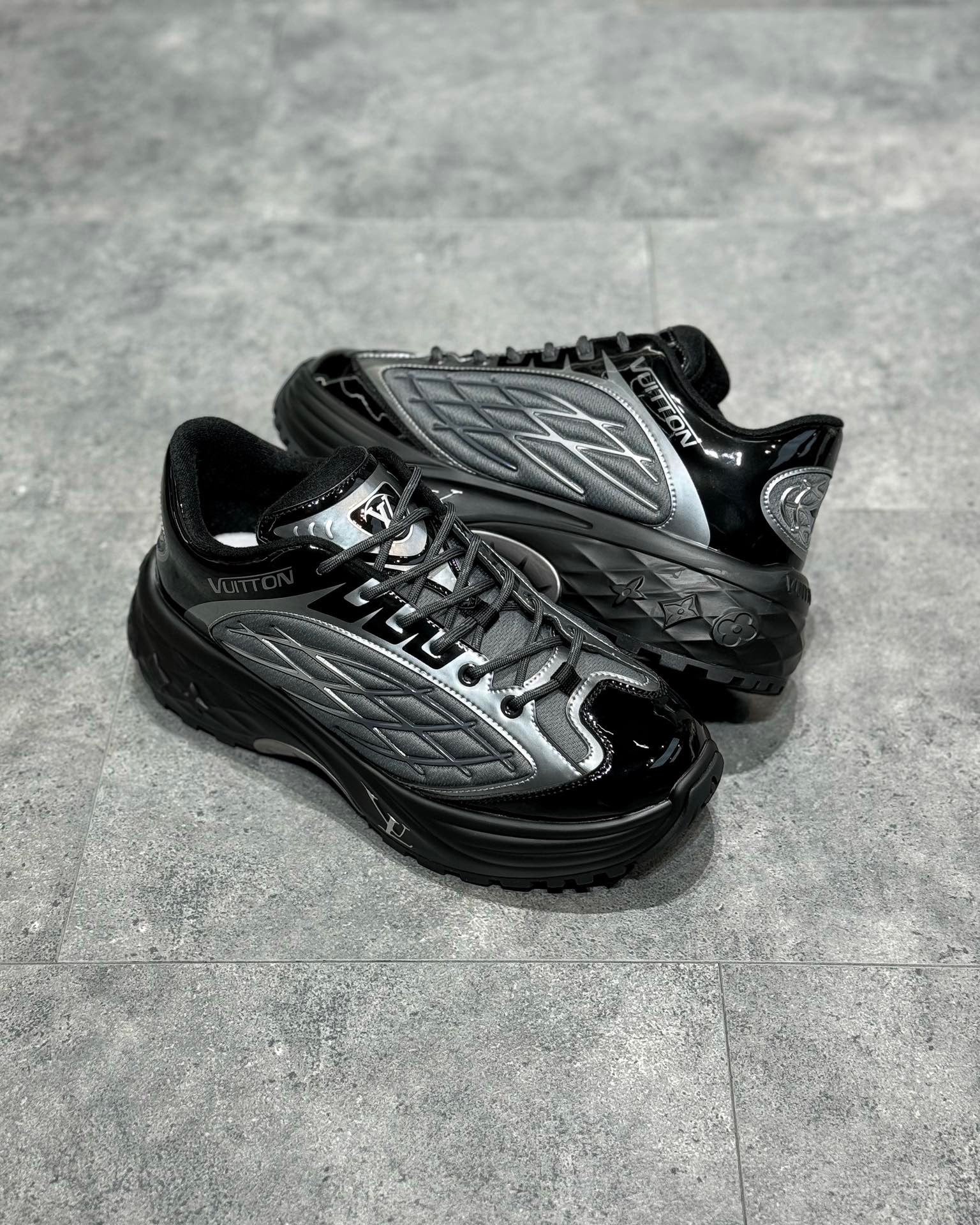 LOU DISCOVERY TRAINERS