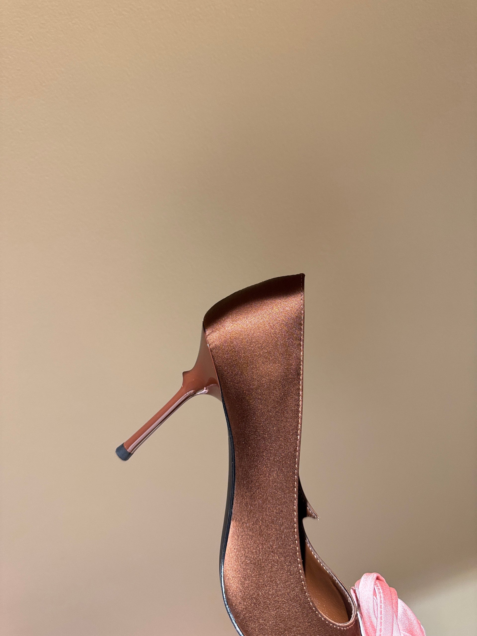 ROGER V HEELS