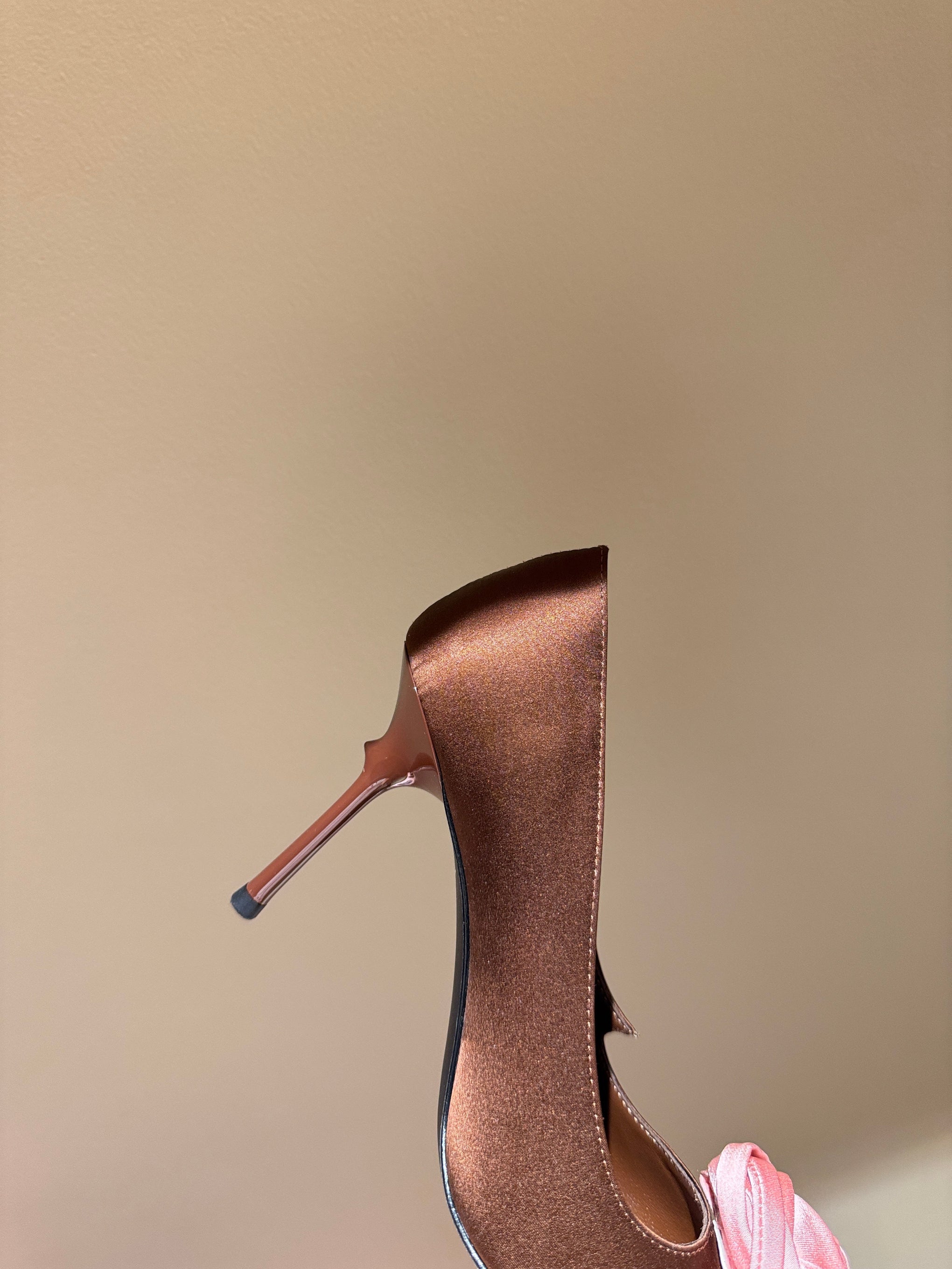 ROGER V HEELS