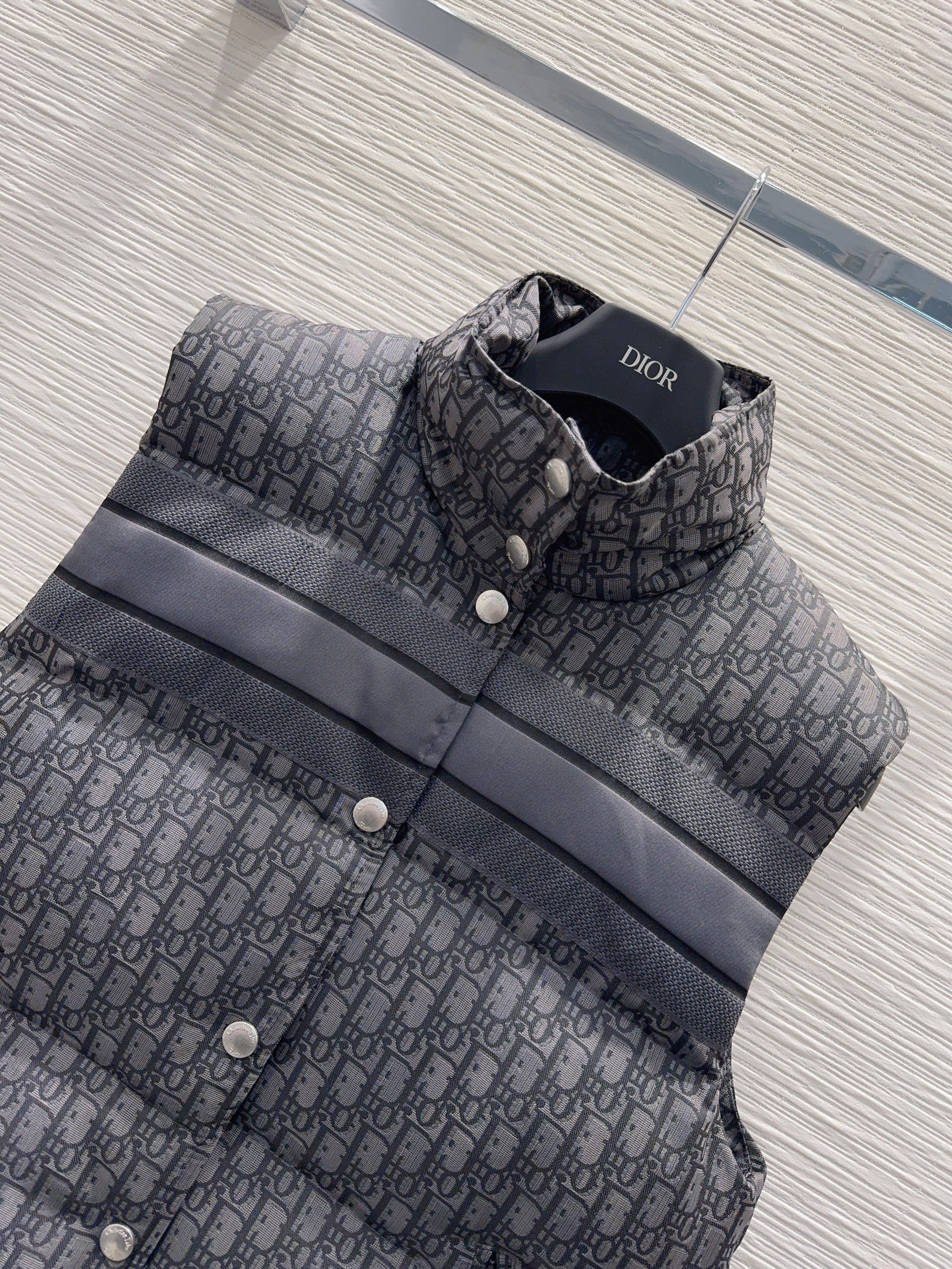 CD VEST