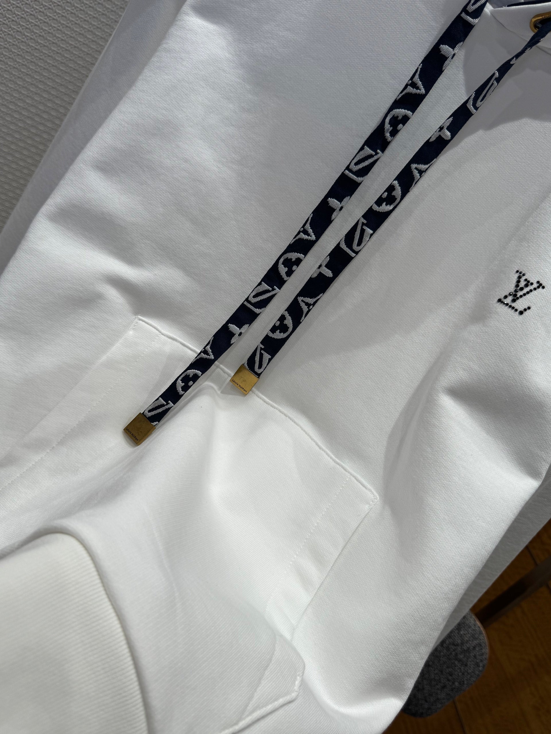 LOU HOODIE