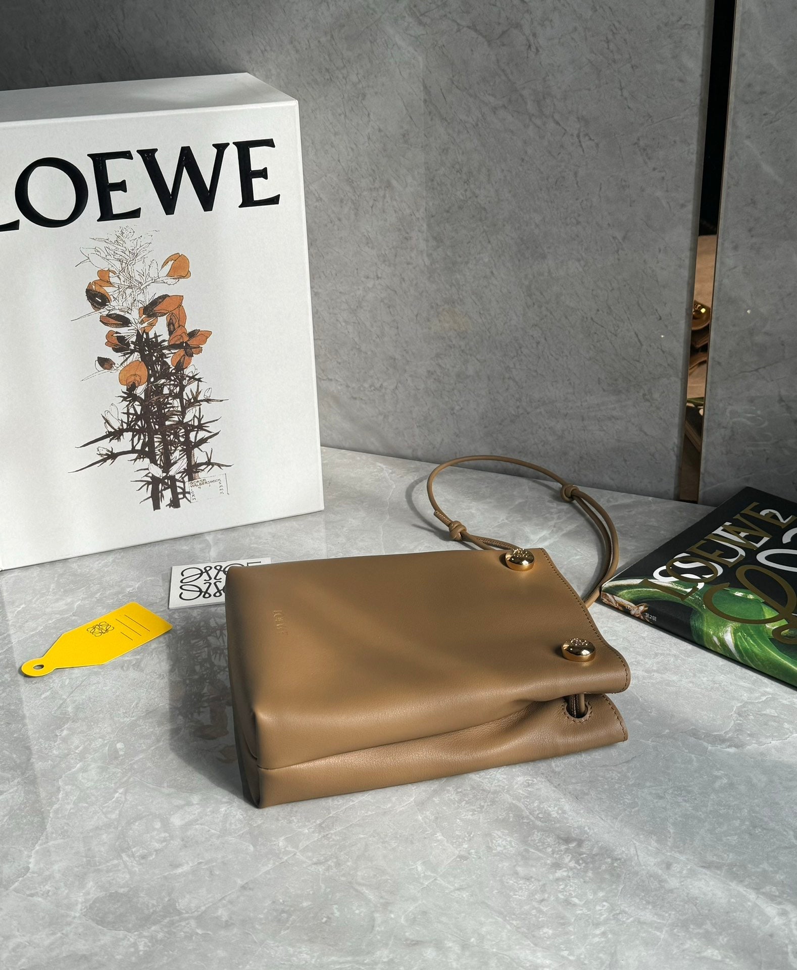 LOEW PEBBLE POUCH