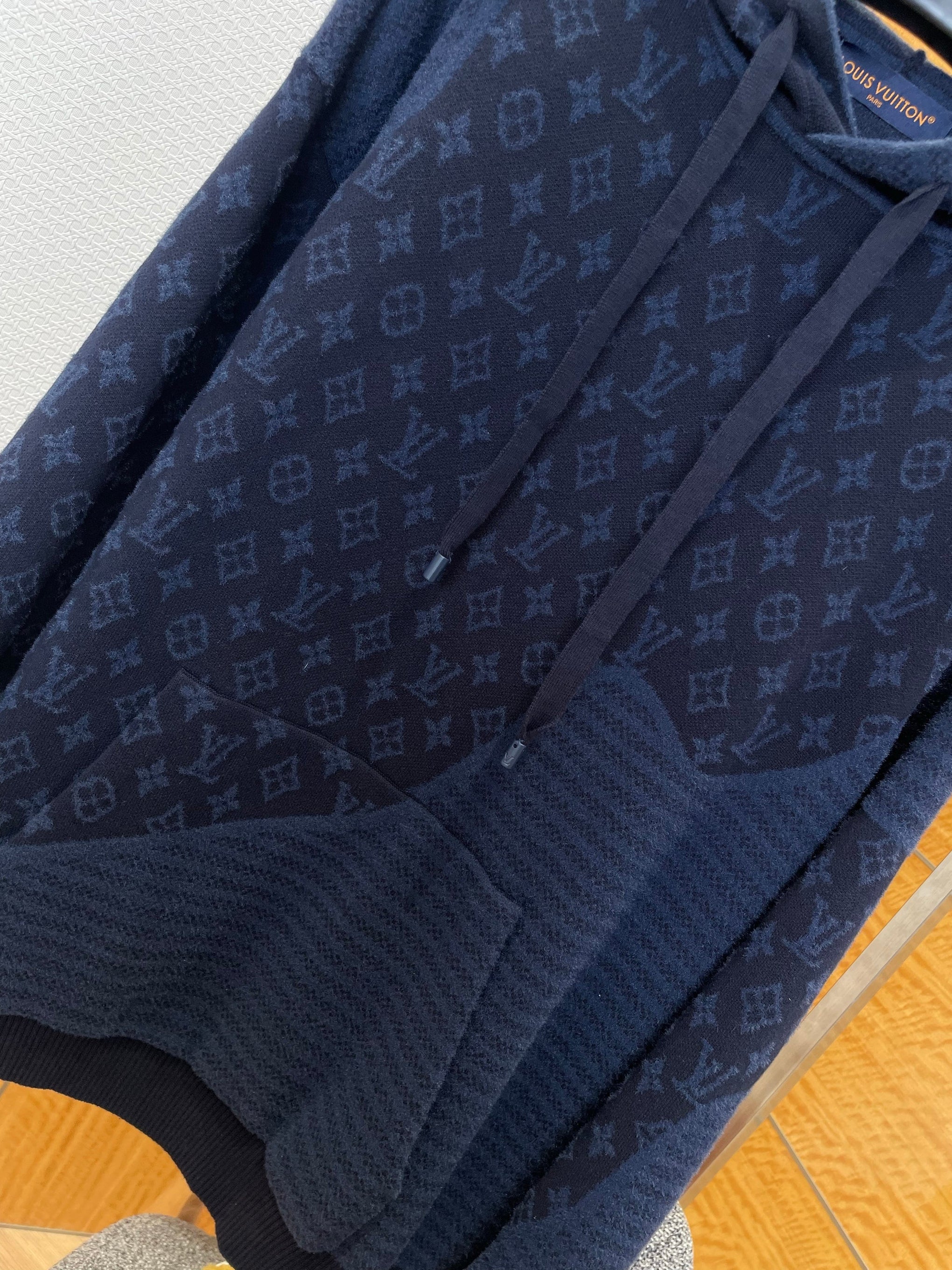 LOU HOODIE