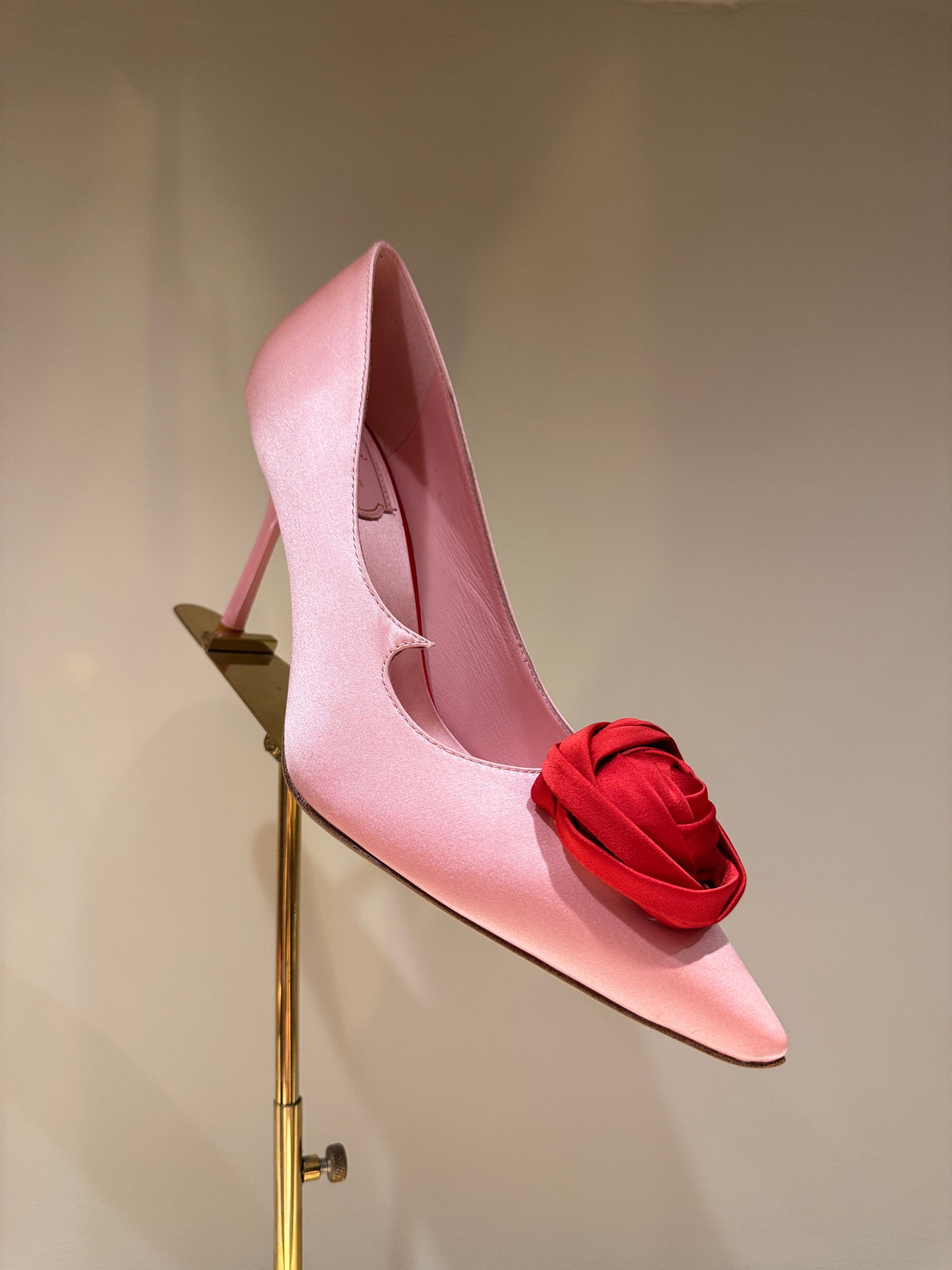 ROGER V HEELS