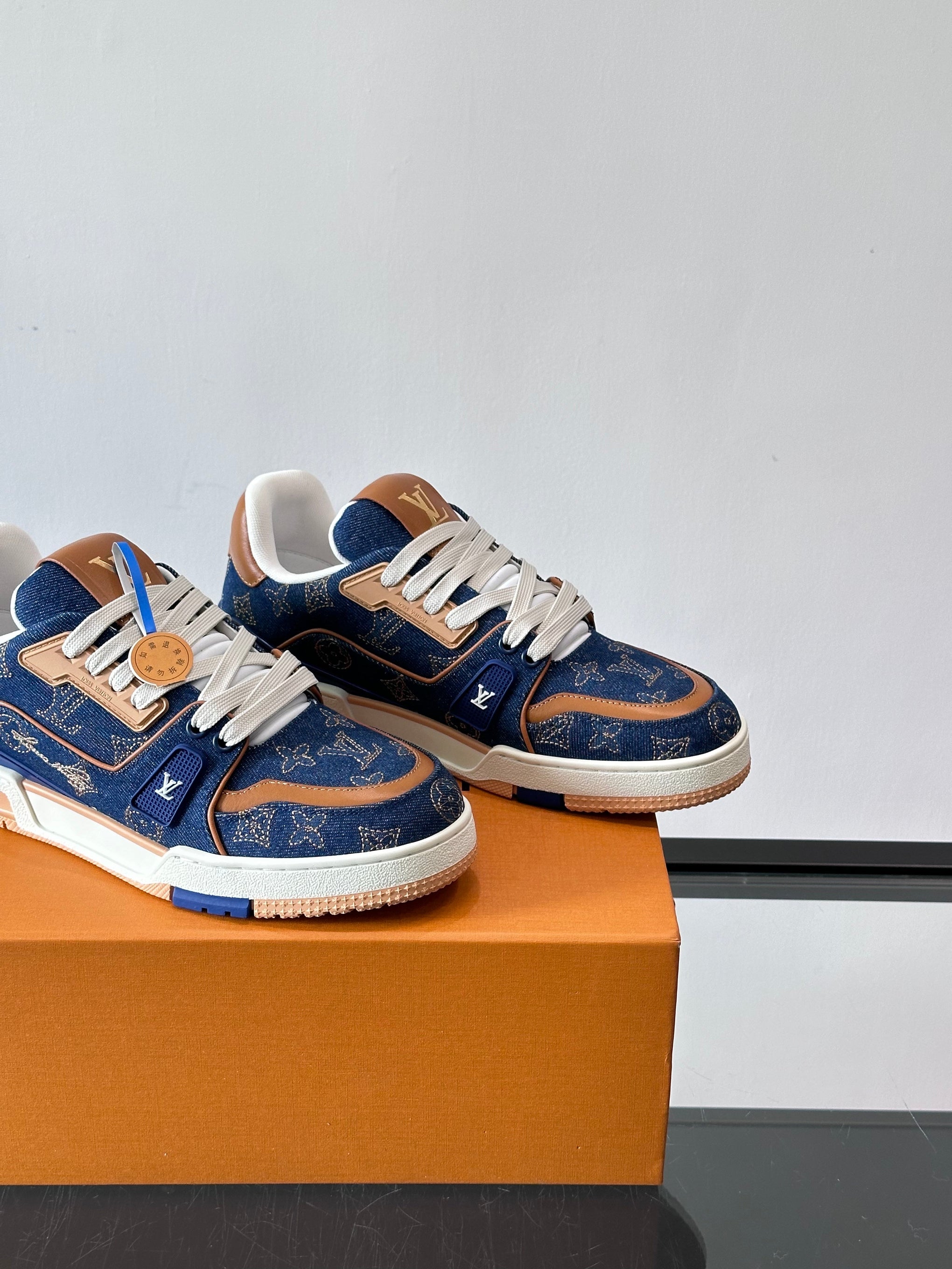 LOU TRAINERS