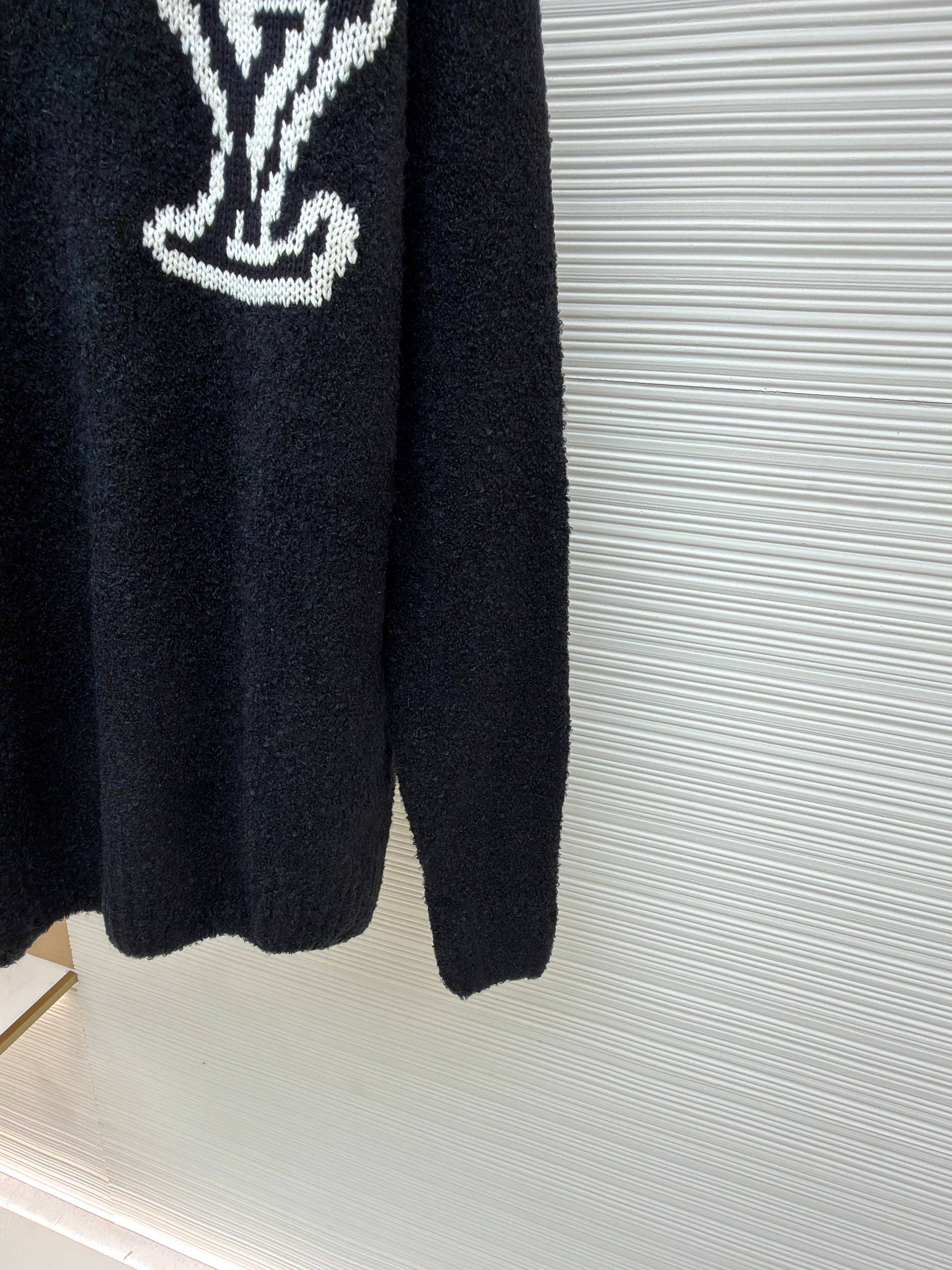 LOU JUMPER