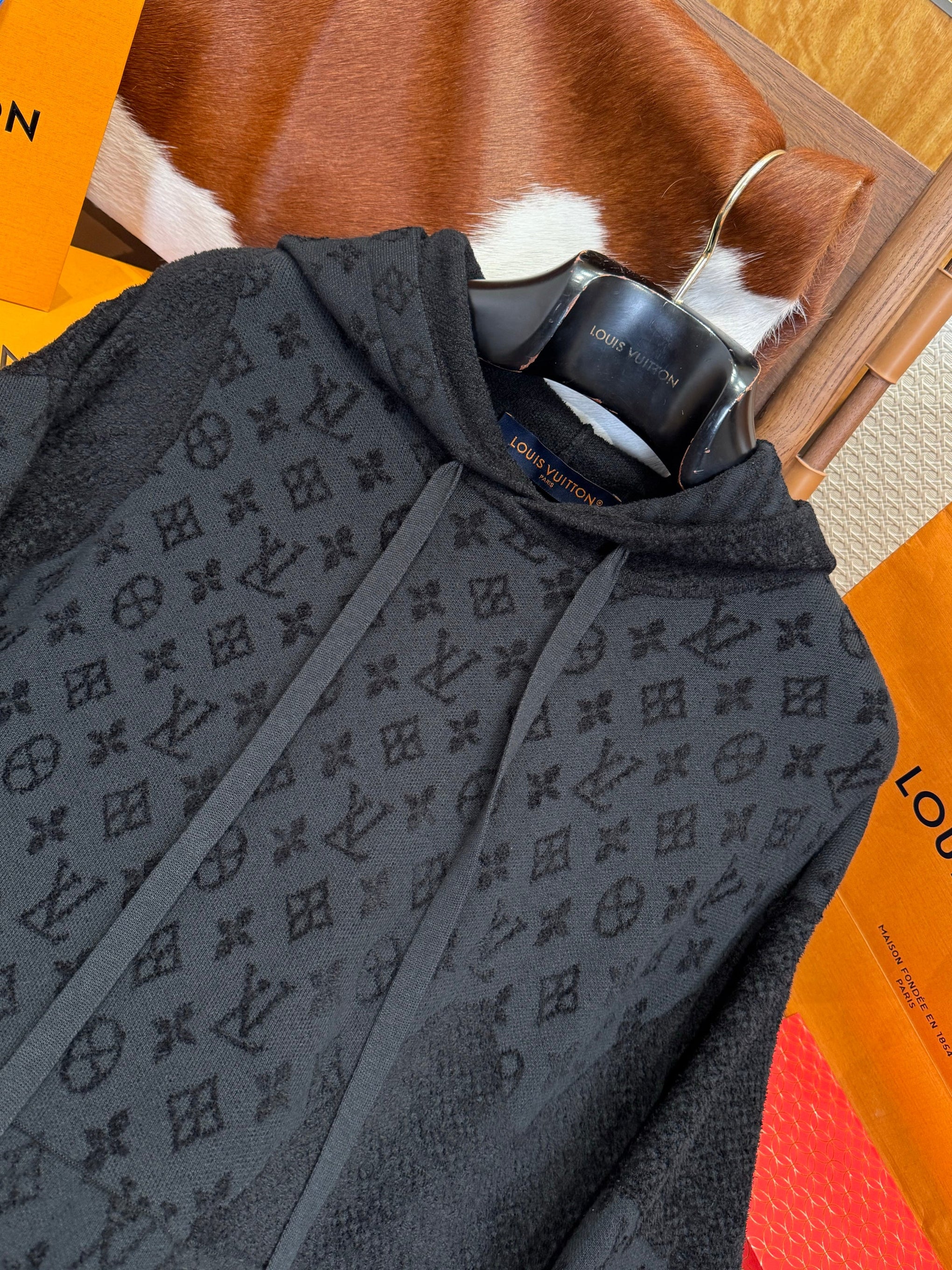 LOU HOODIE