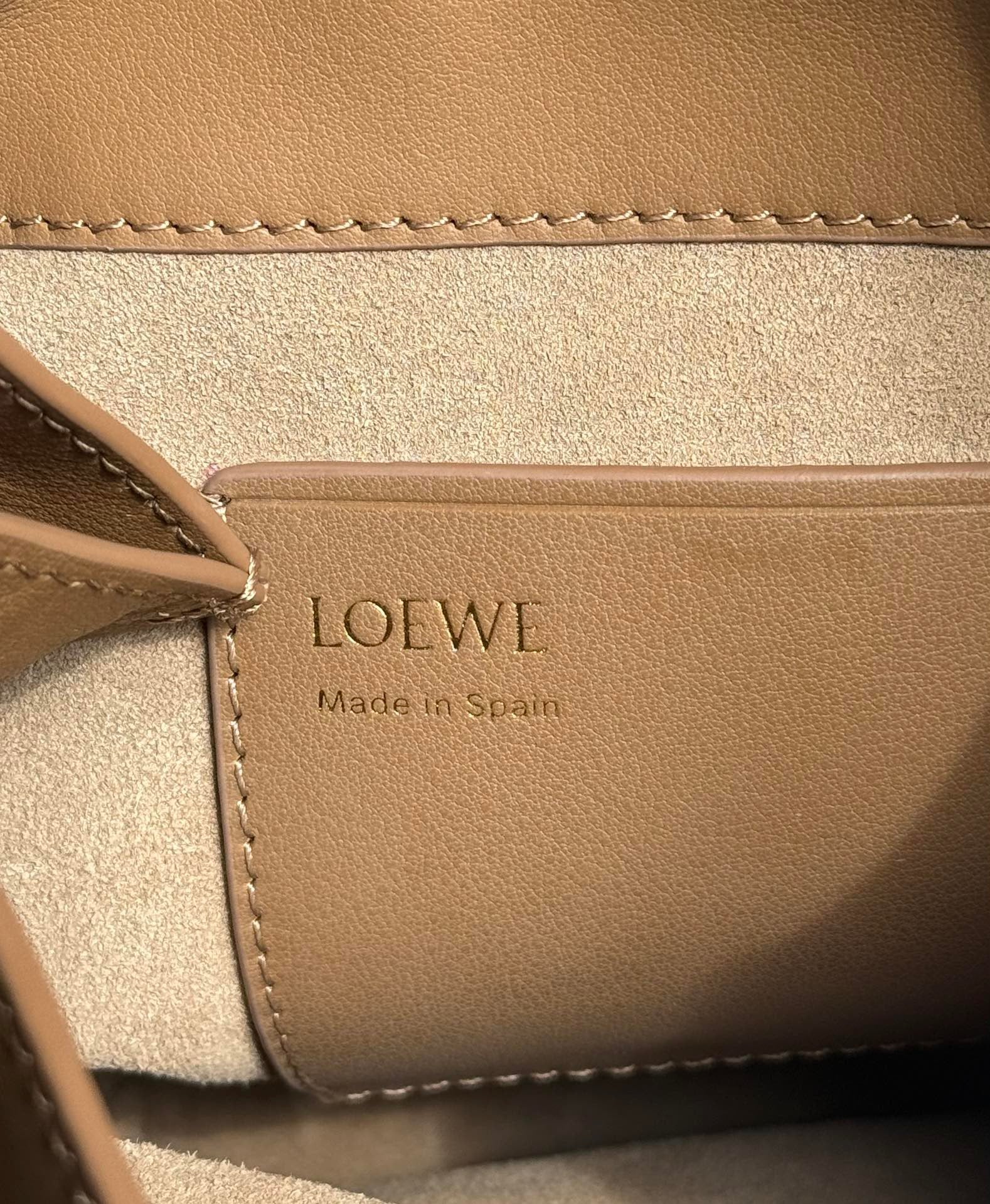 LOEW PEBBLE POUCH