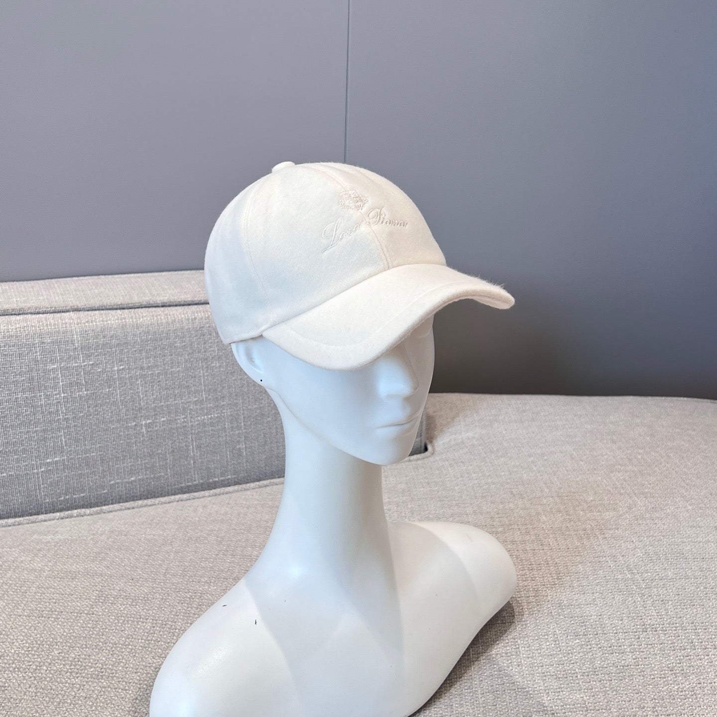 LORO P CASHMERE CAP