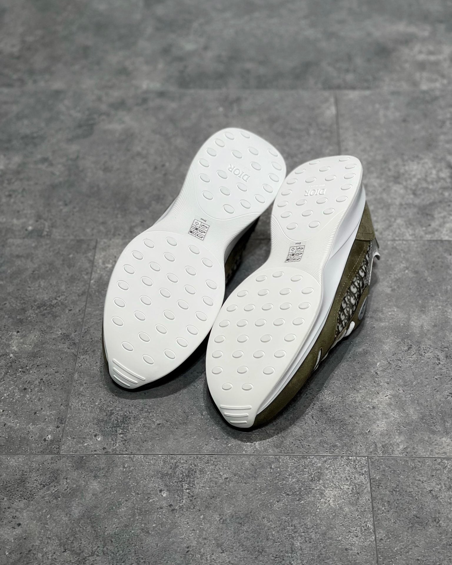 CD B25 SNEAKERS