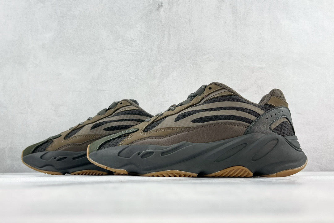 YEEZY BOOST 700 V2