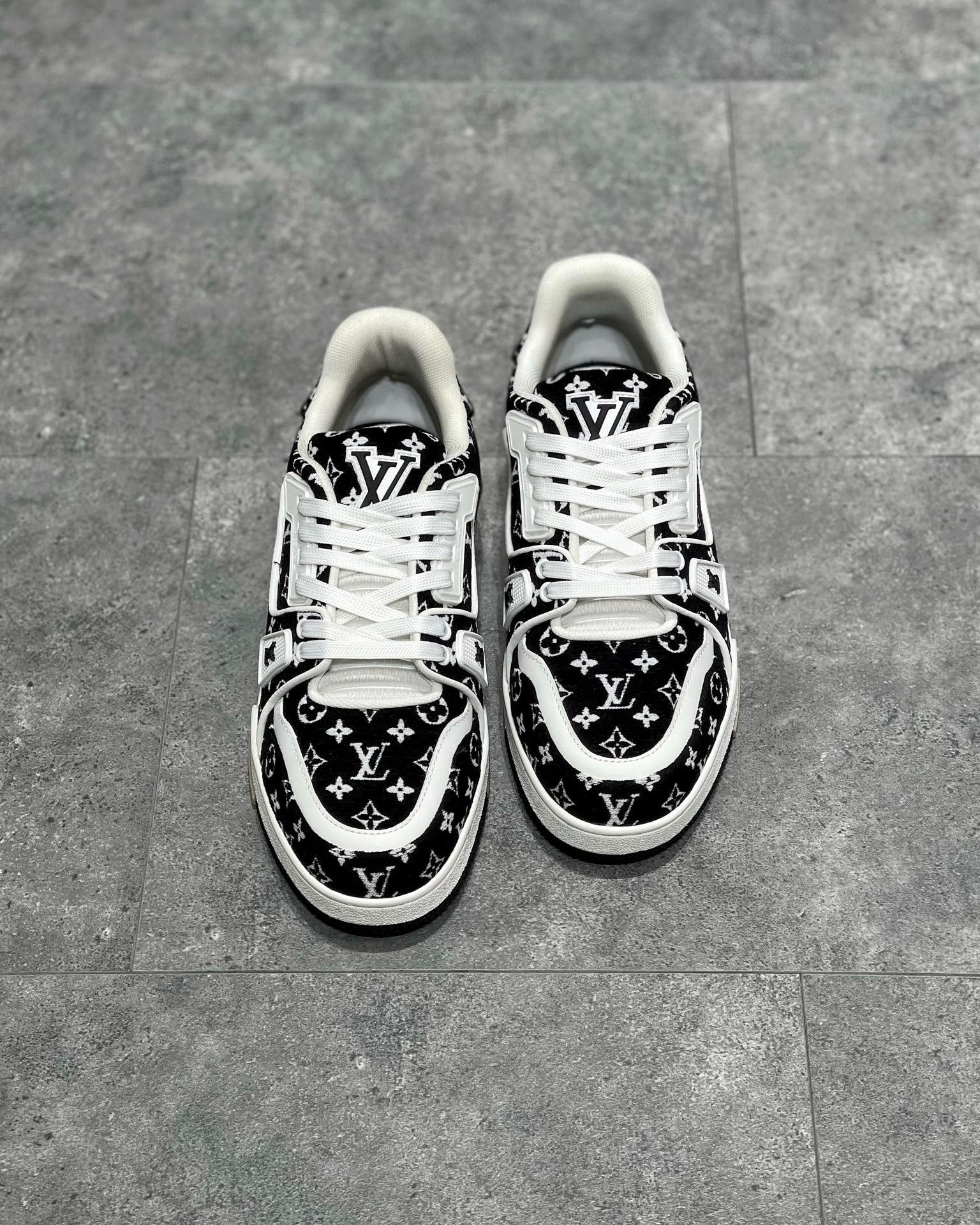 LOU TRAINERS