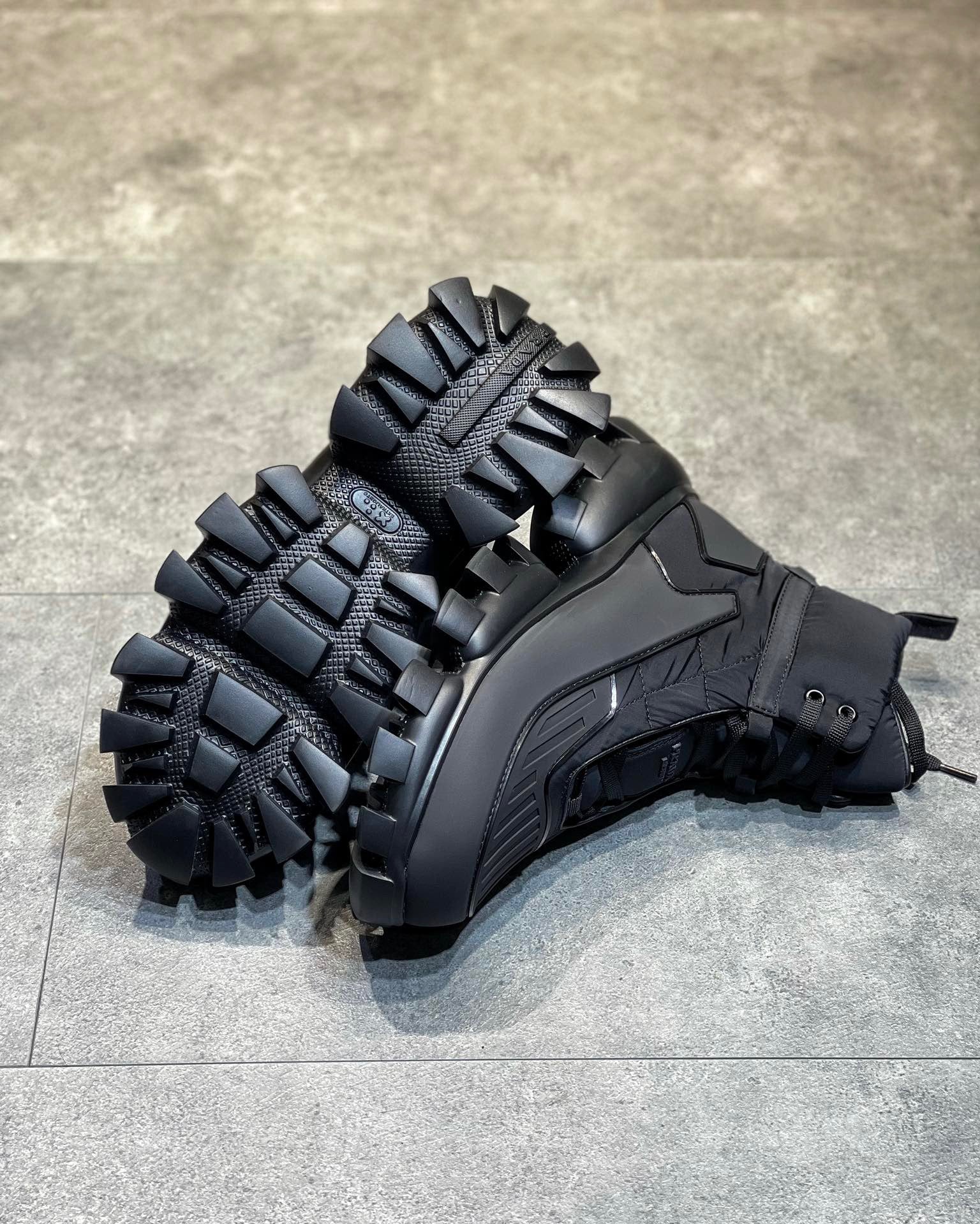 PD CLOUDBUST THUNDER SNEAKER