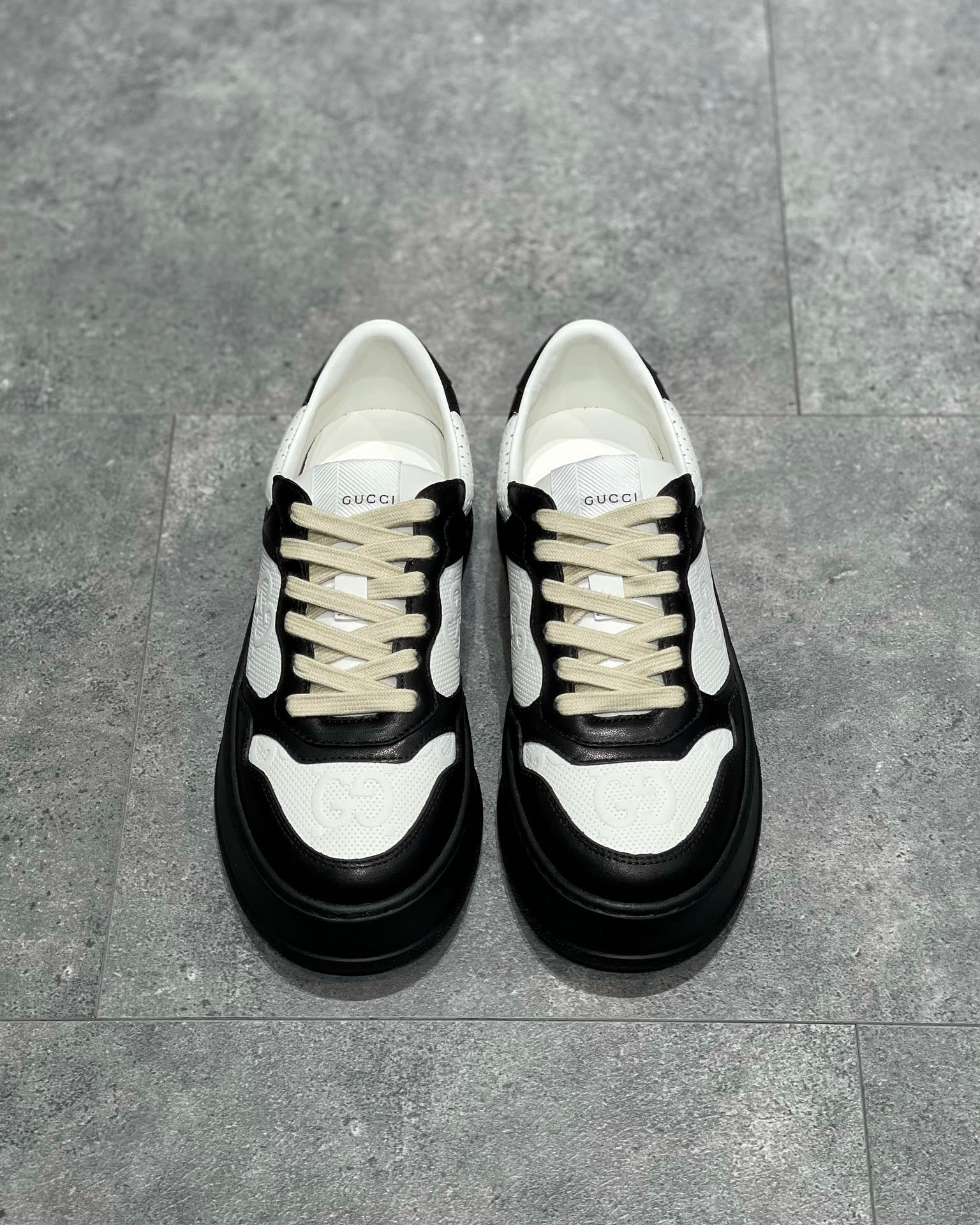 GG EMBOSSED SNEAKER