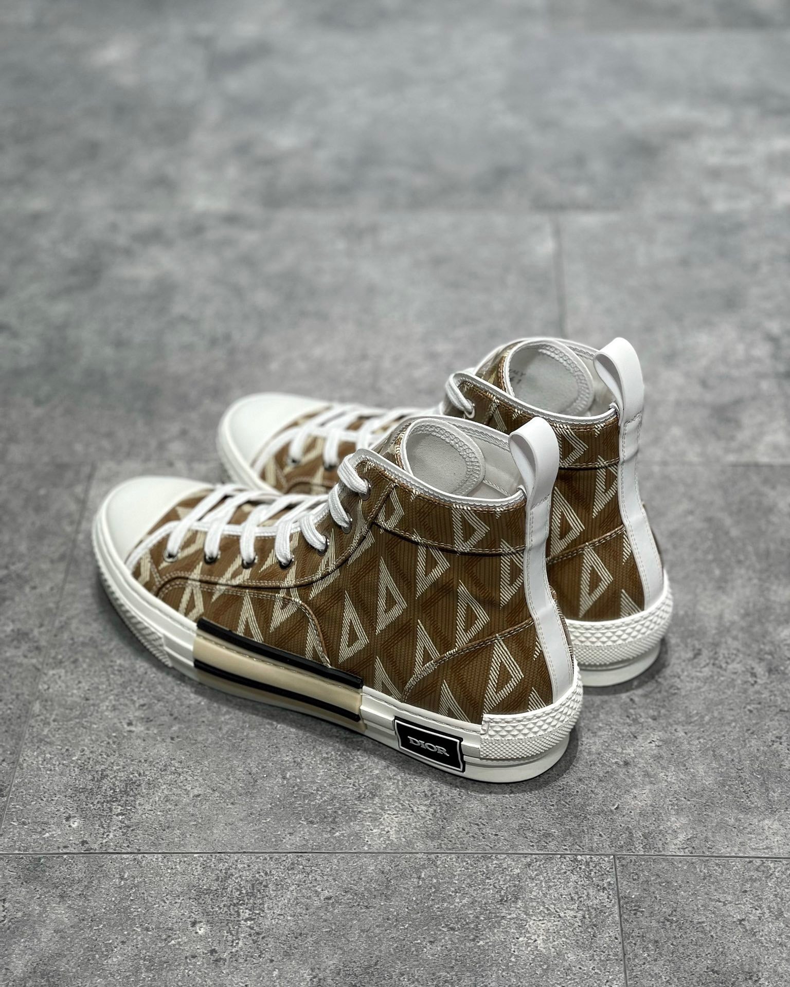 CD B23 SNEAKERS
