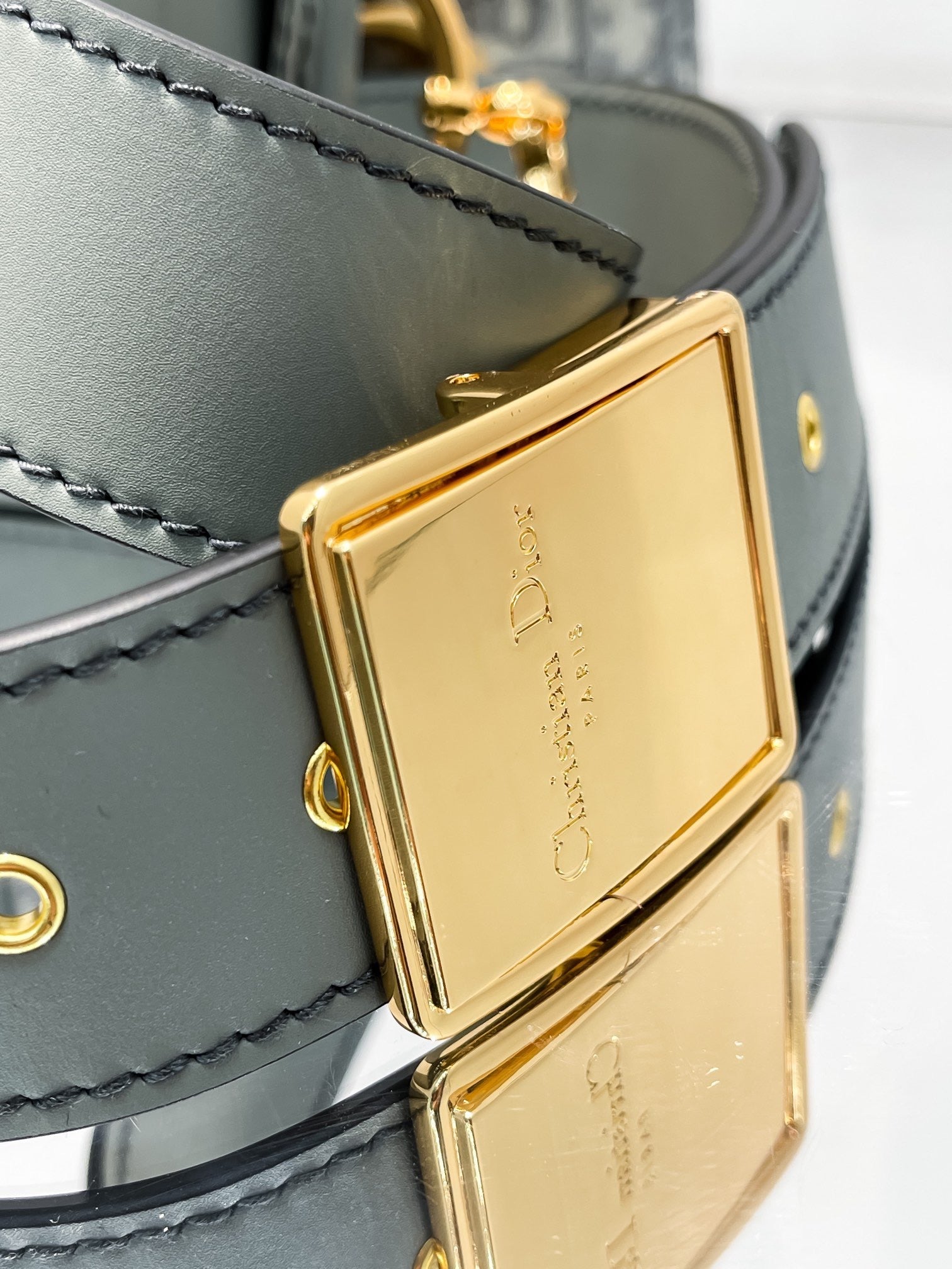 CD 30 MONTAIGNE BOX BAG