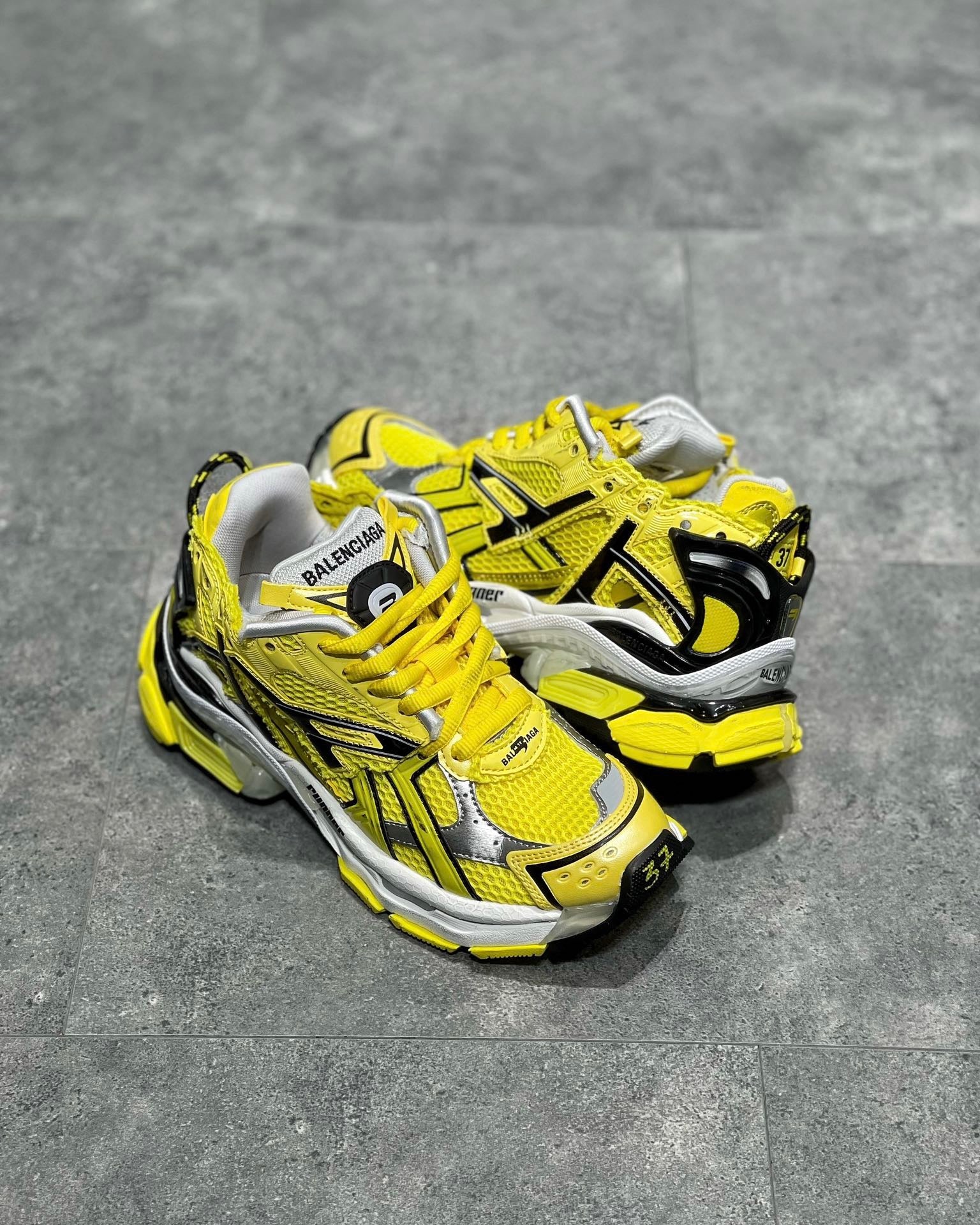 BAL RUNNER TRAINERS