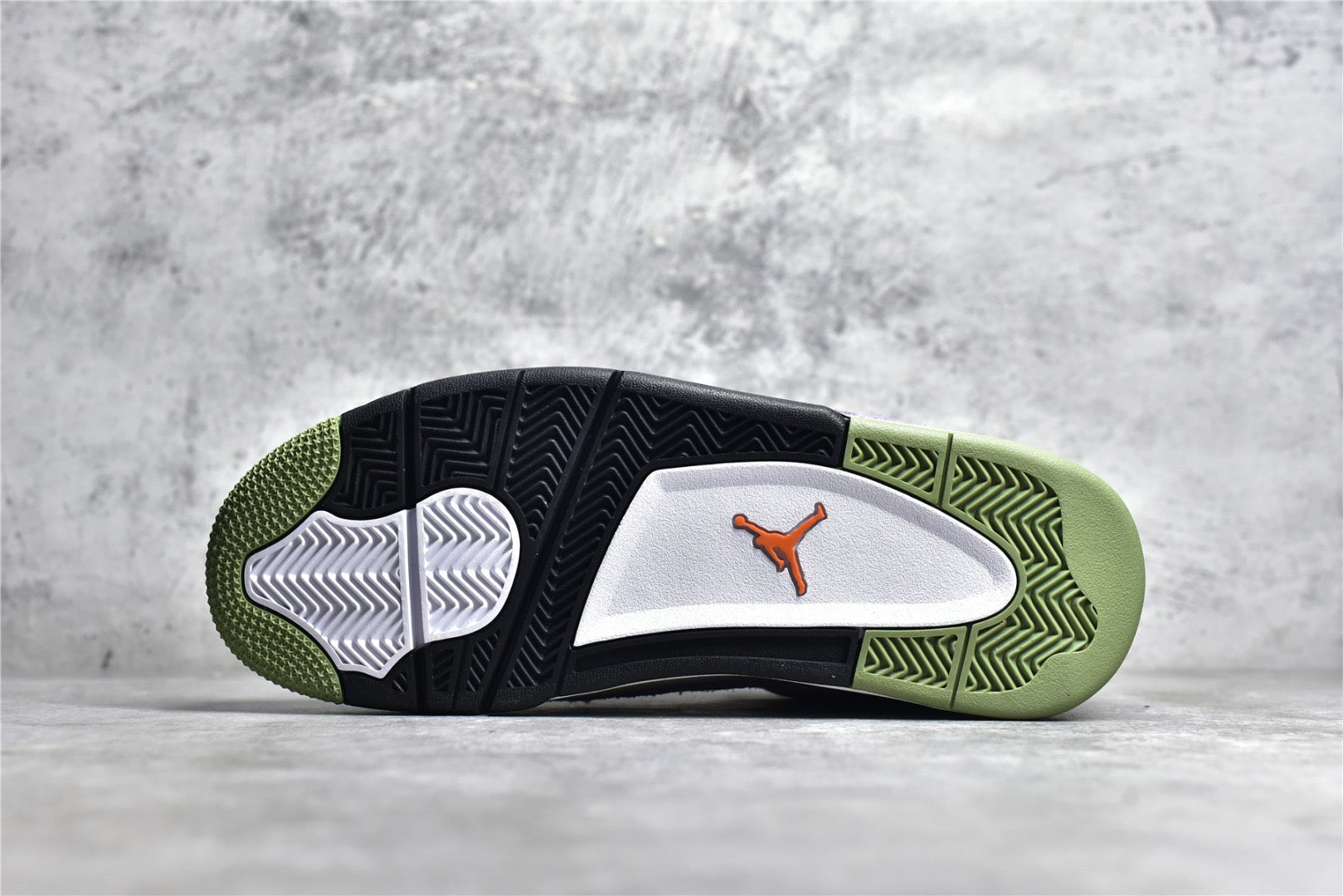 NIKE JORDAN 4 RETRO