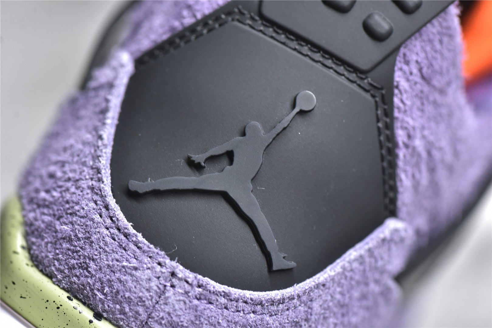NIKE JORDAN 4 RETRO