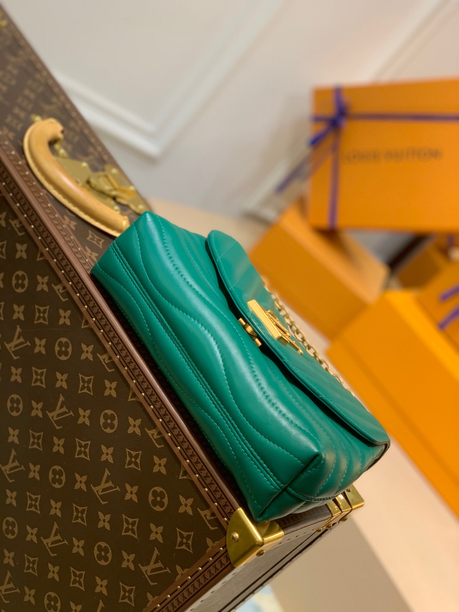 LOU NEW WAVE CHAIN BAG