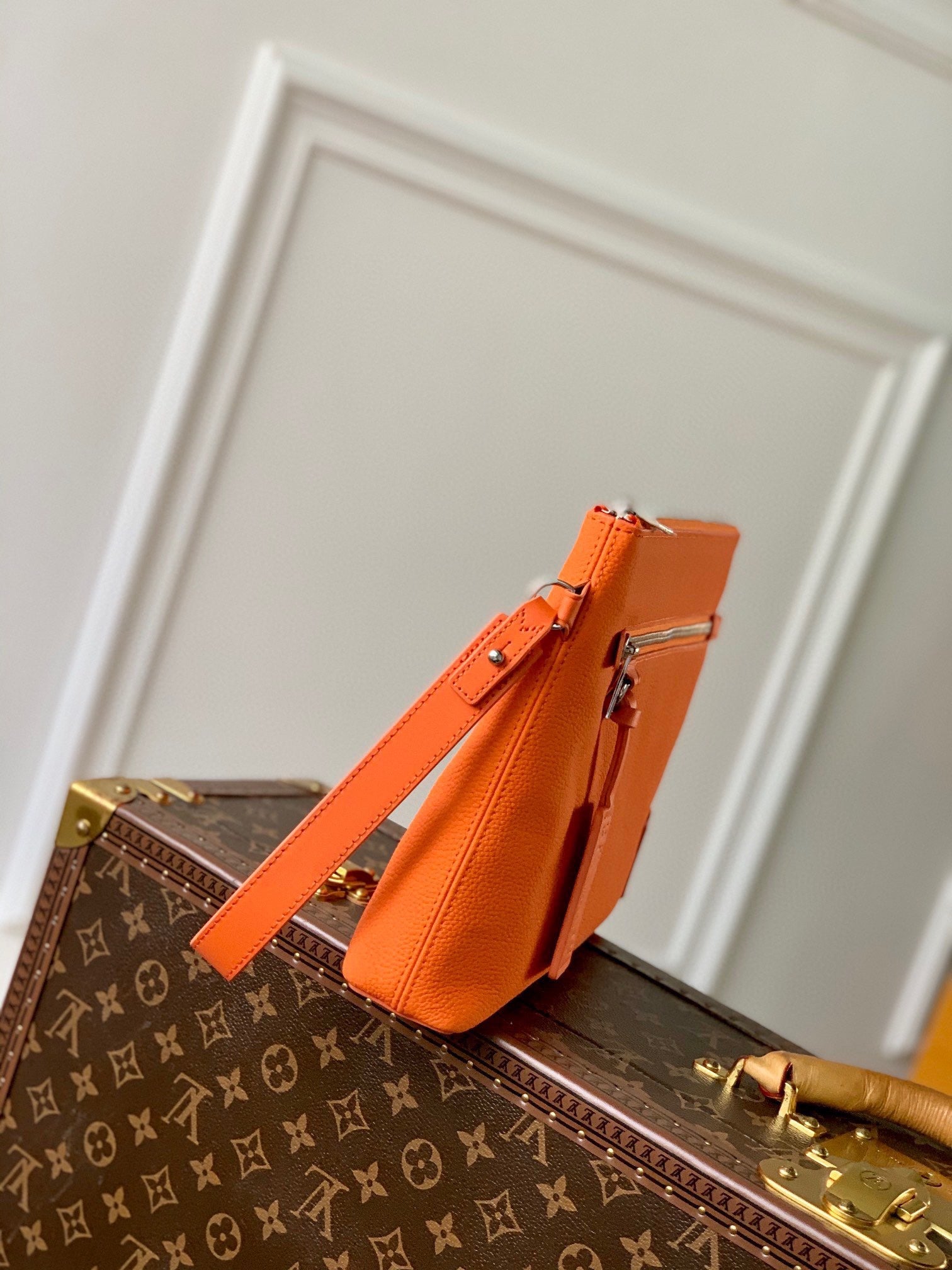 LOU TAKEOFF POUCH