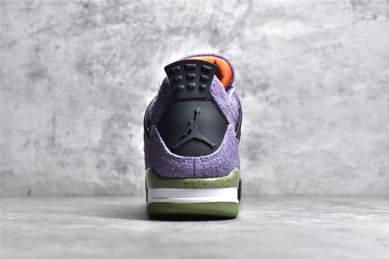 NIKE JORDAN 4 RETRO