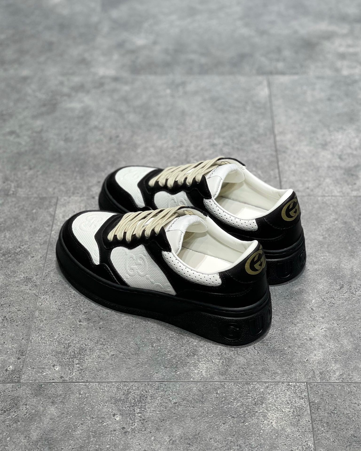 GG EMBOSSED SNEAKER