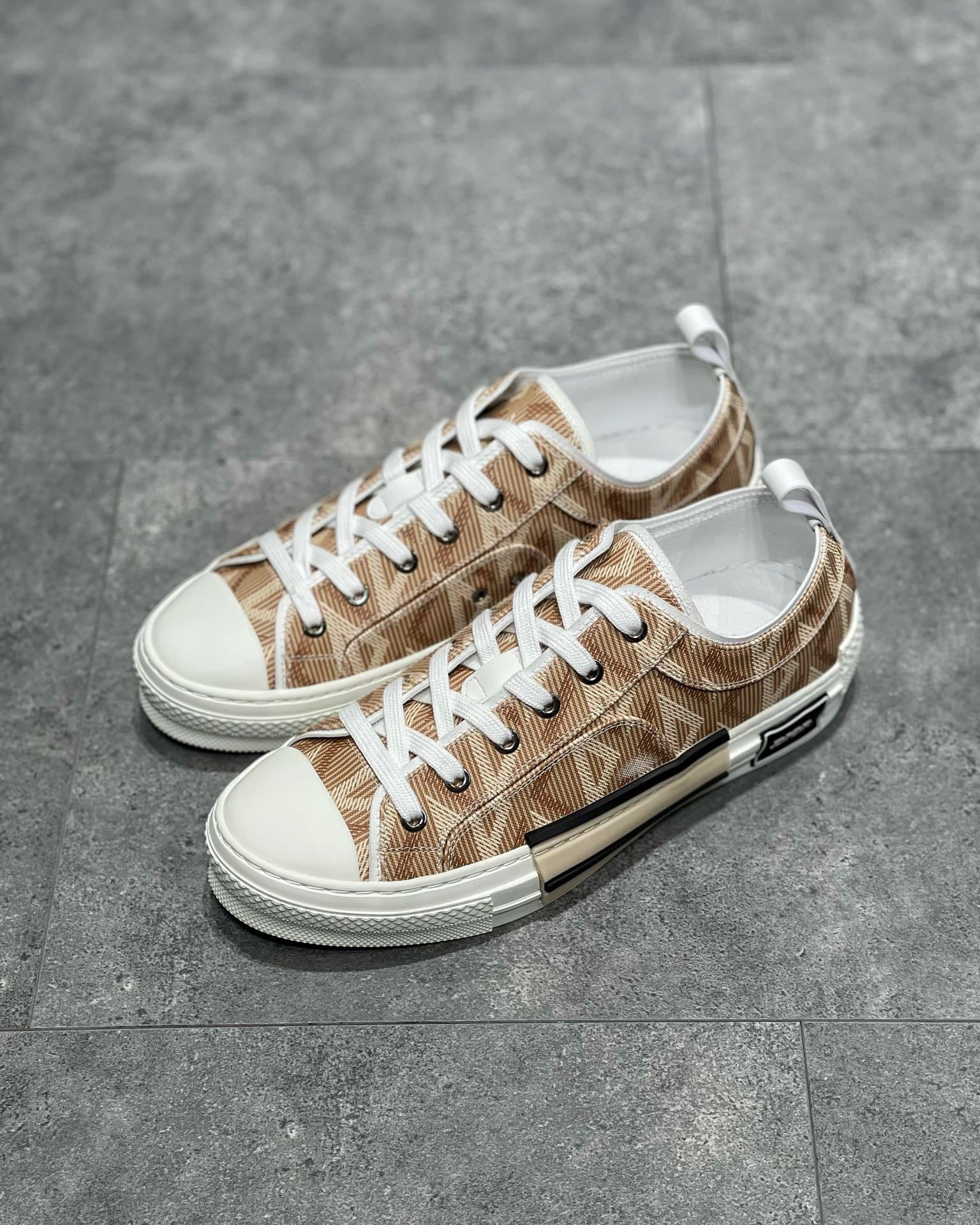 CD B23 SNEAKERS