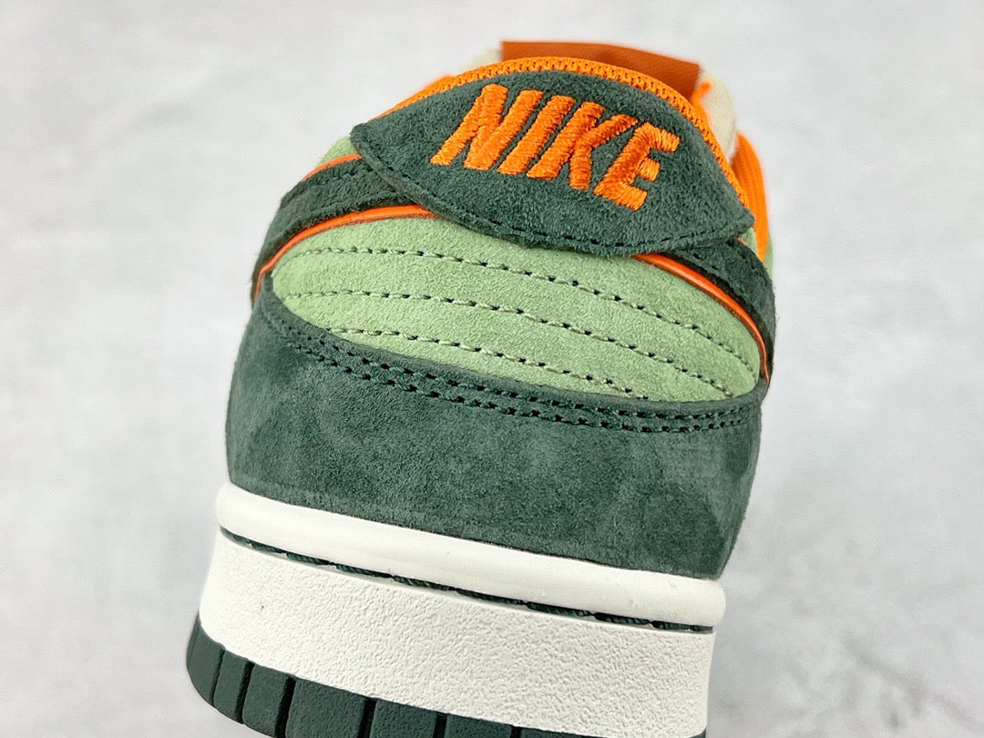 DUNK LOW x OTOMO KATUSHIRO