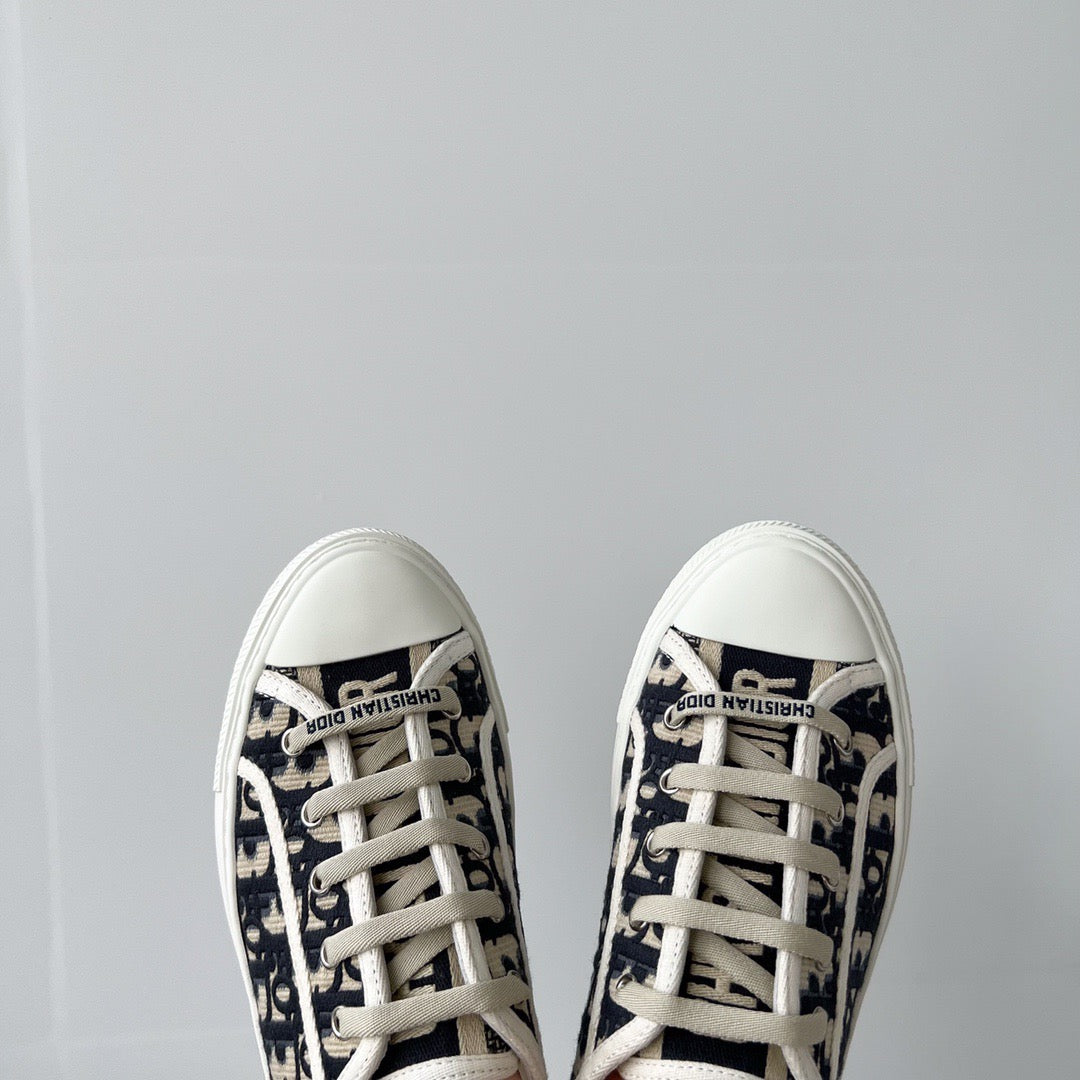 CD WALKN SNEAKER