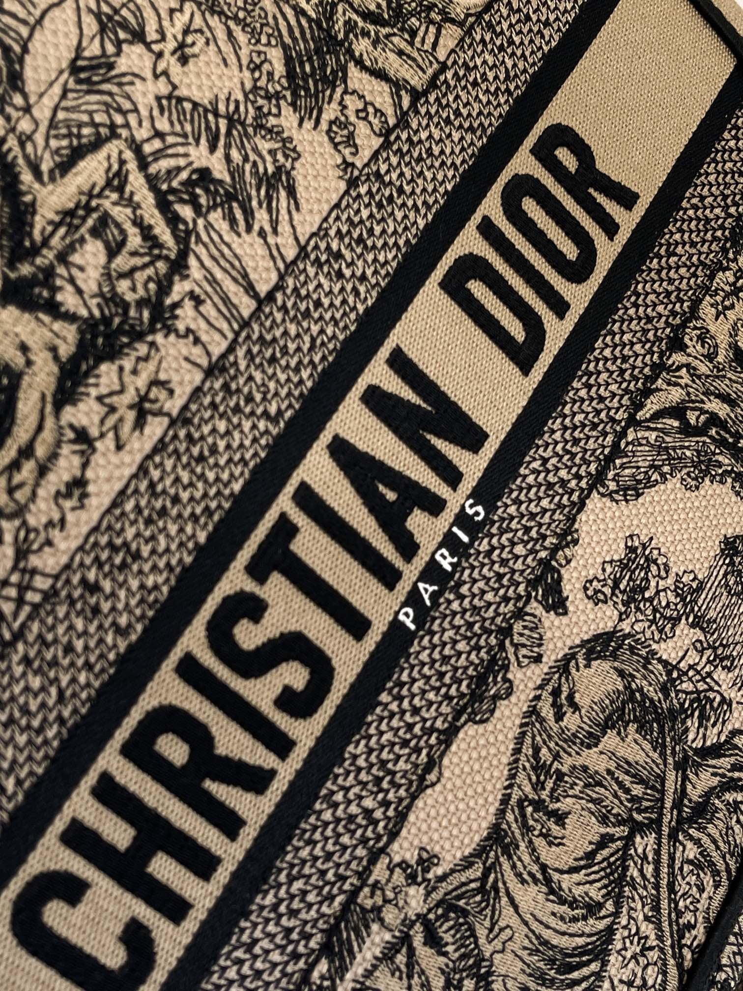 CD MEDIUM BOOK TOTE BAG
