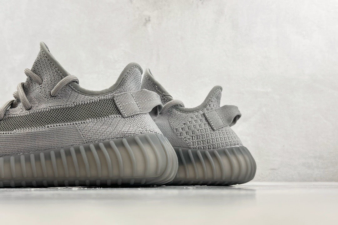 YEEZY BOOST 350 V2