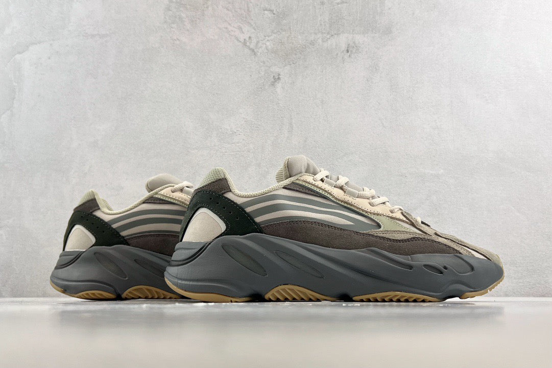 YEEZY BOOST 700 V2