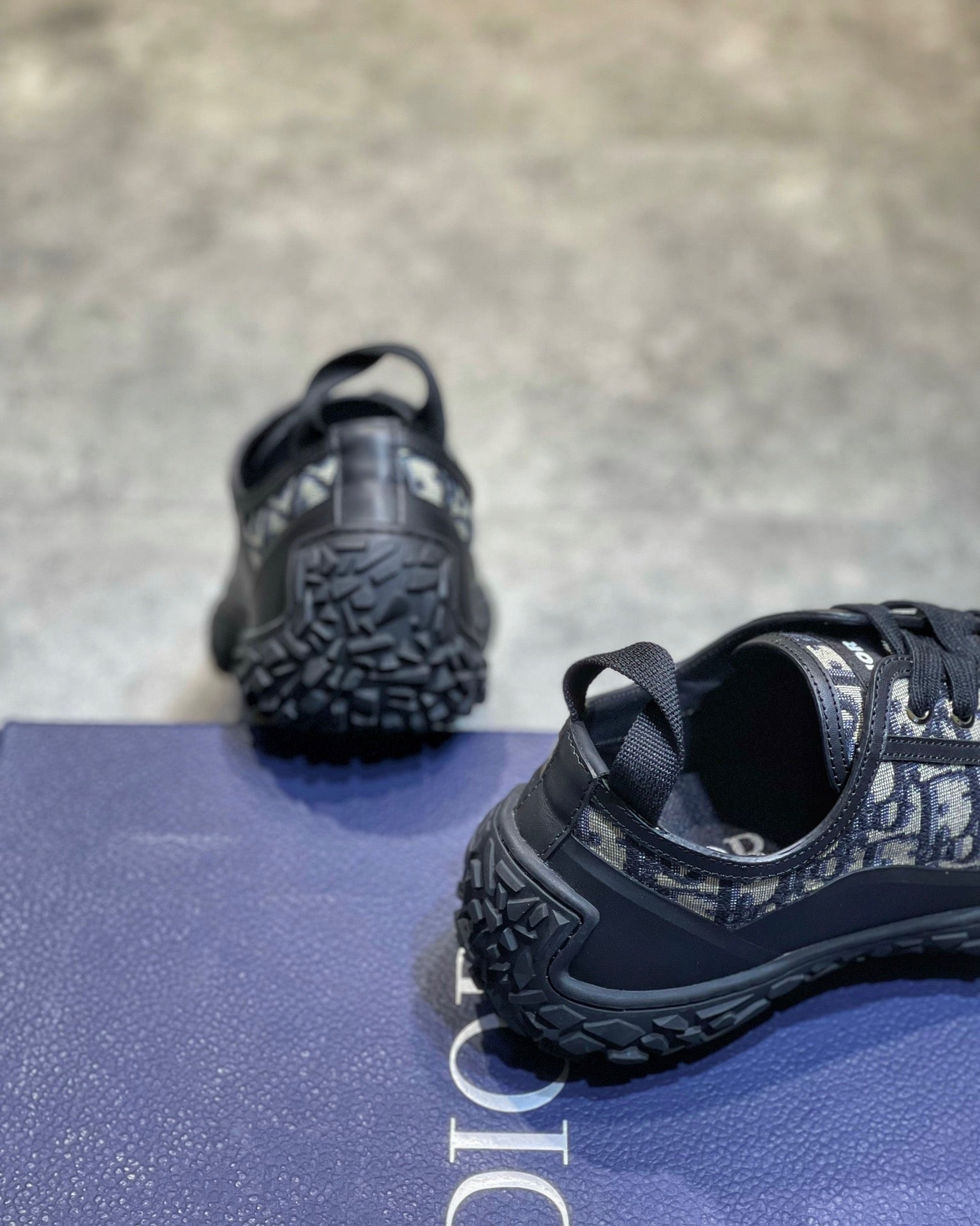 CD B28 SNEAKERS