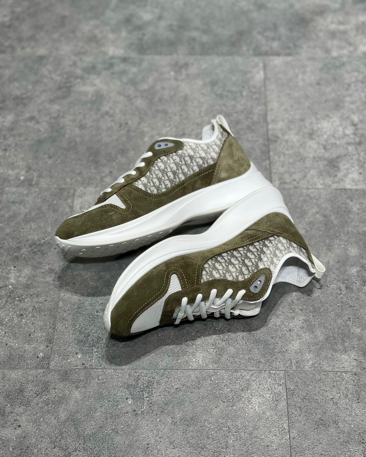 CD B25 SNEAKERS