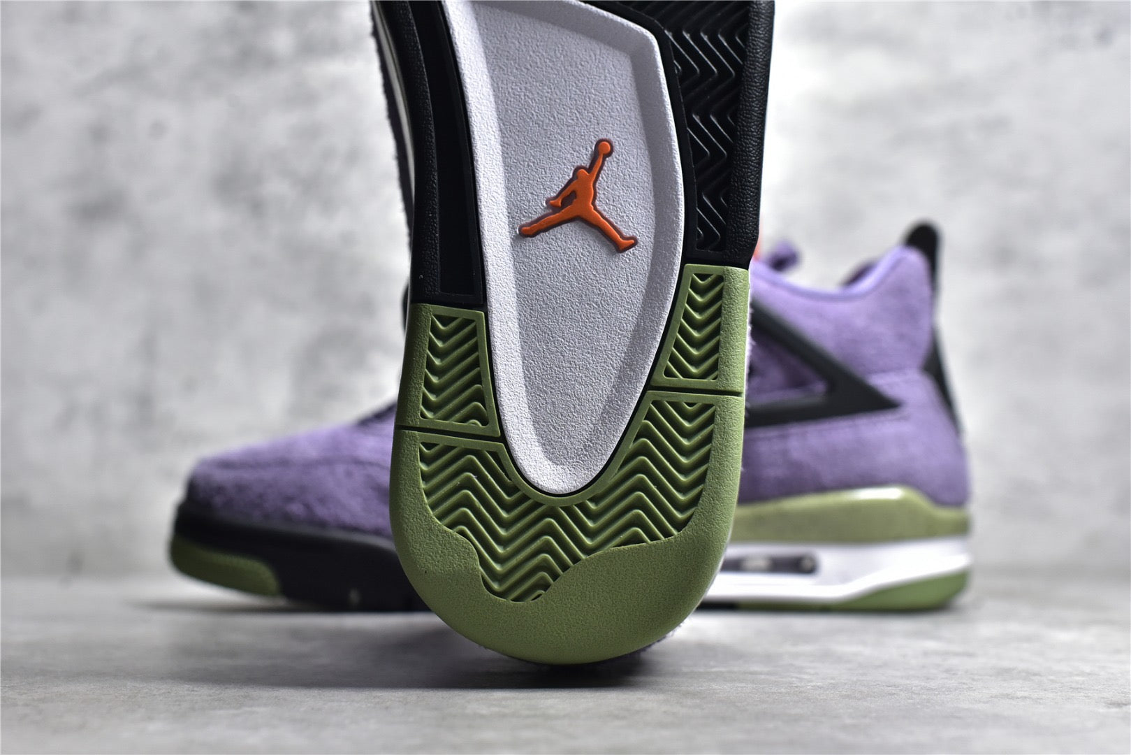 NIKE JORDAN 4 RETRO