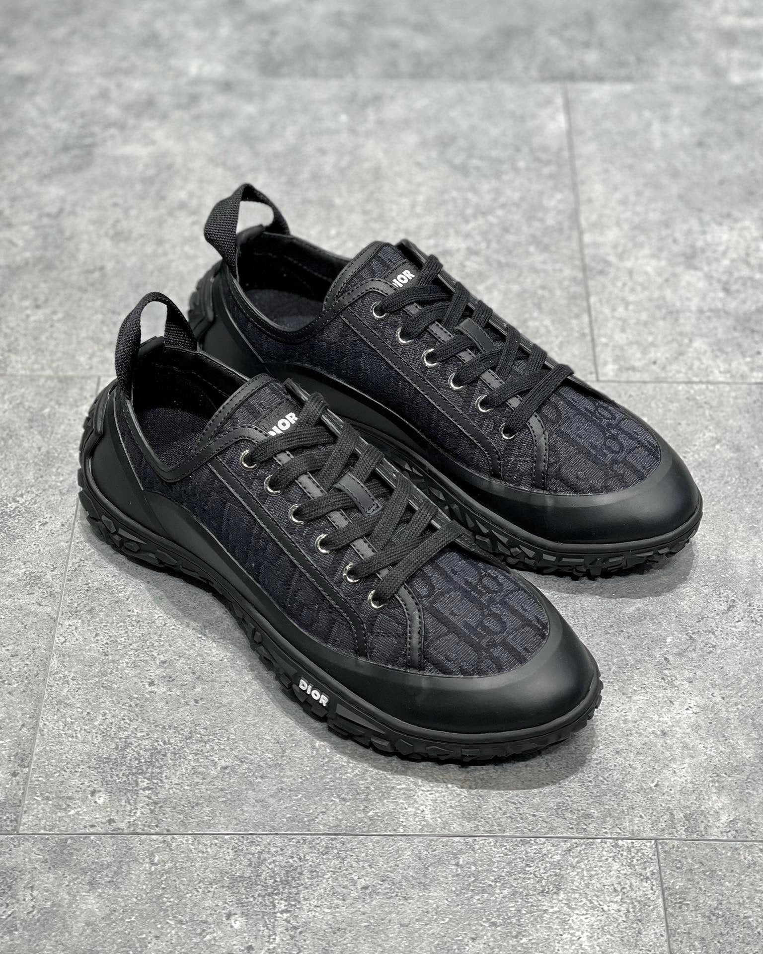 CD B28 SNEAKERS