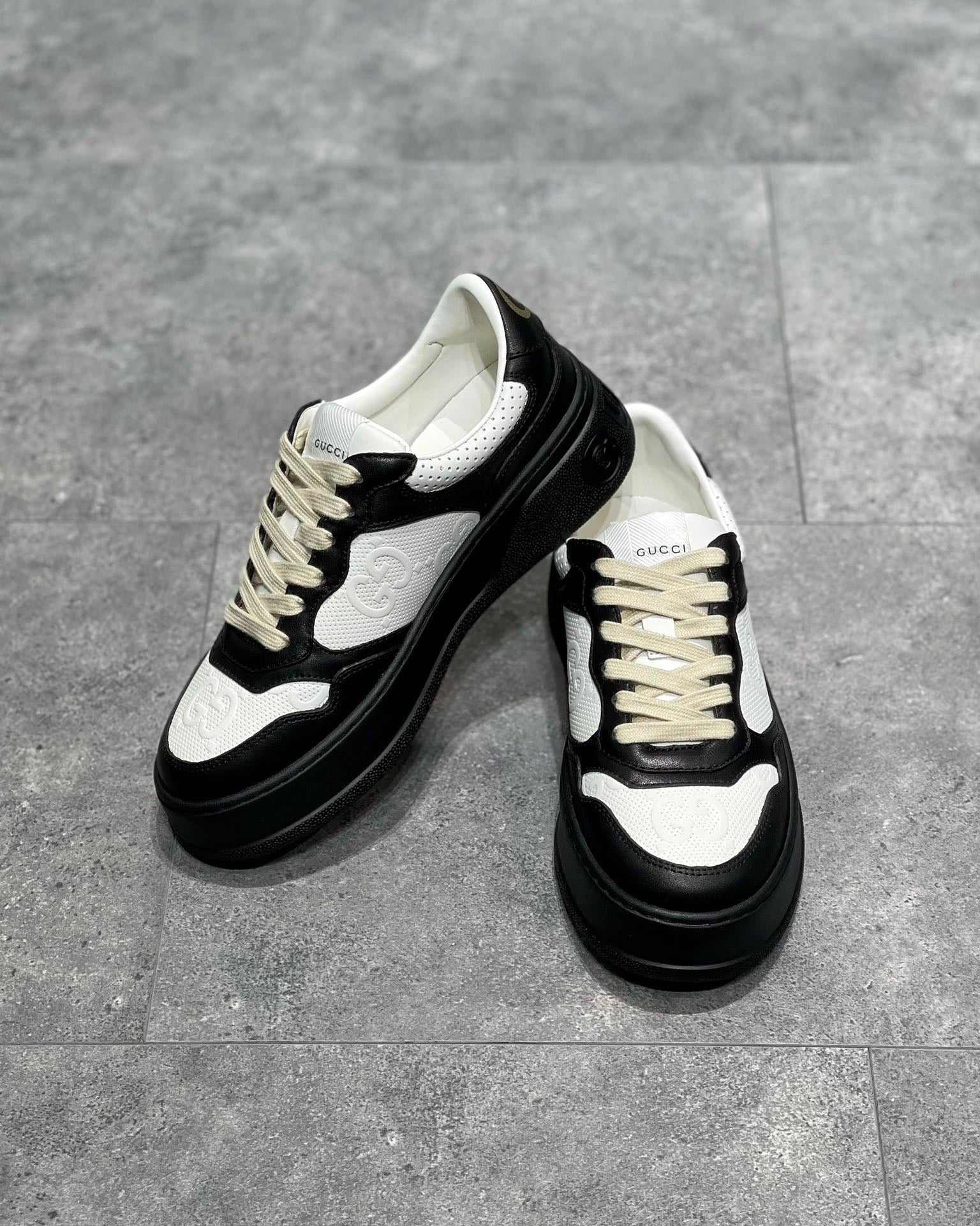 GG EMBOSSED SNEAKER
