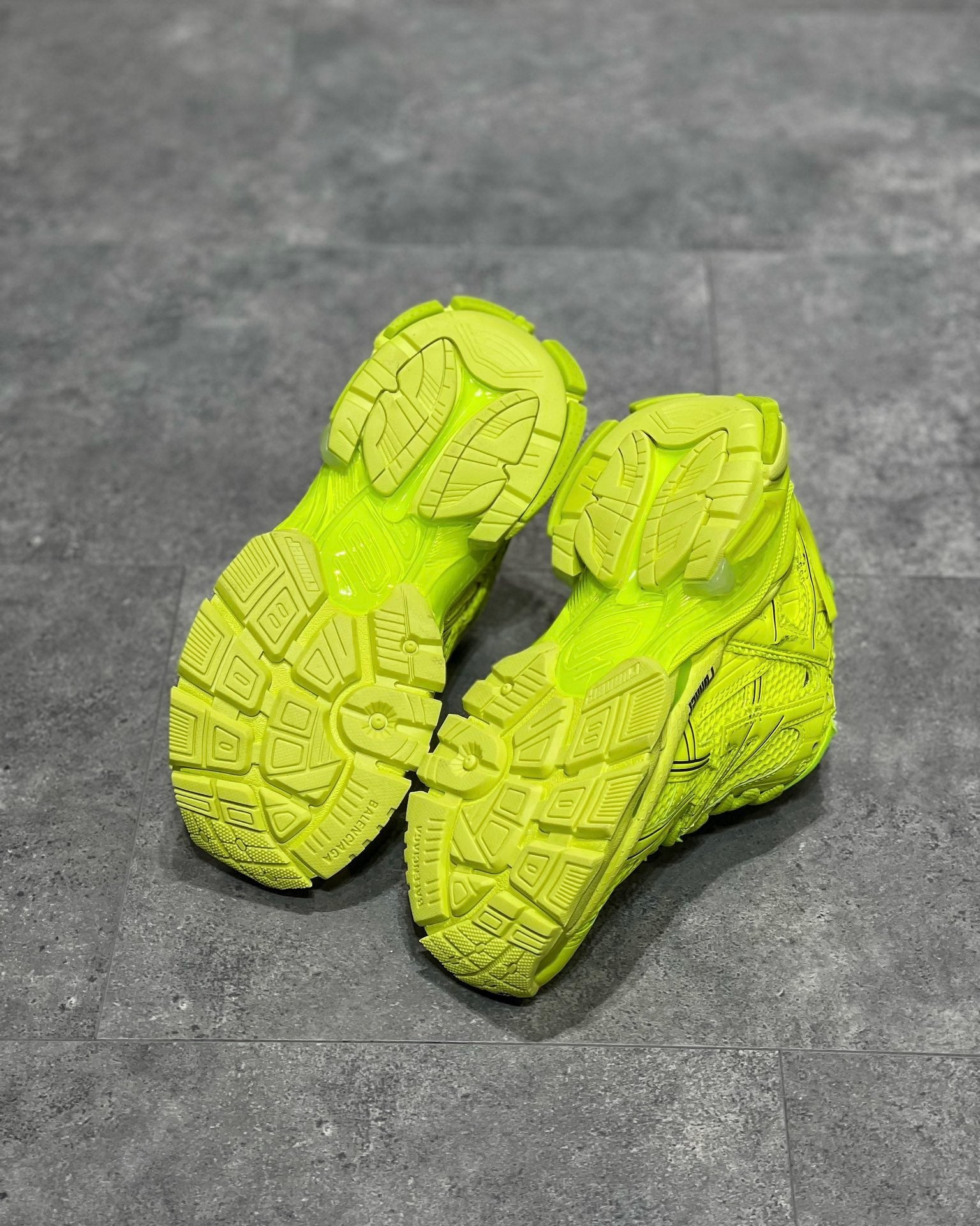BAL RUNNER TRAINERS