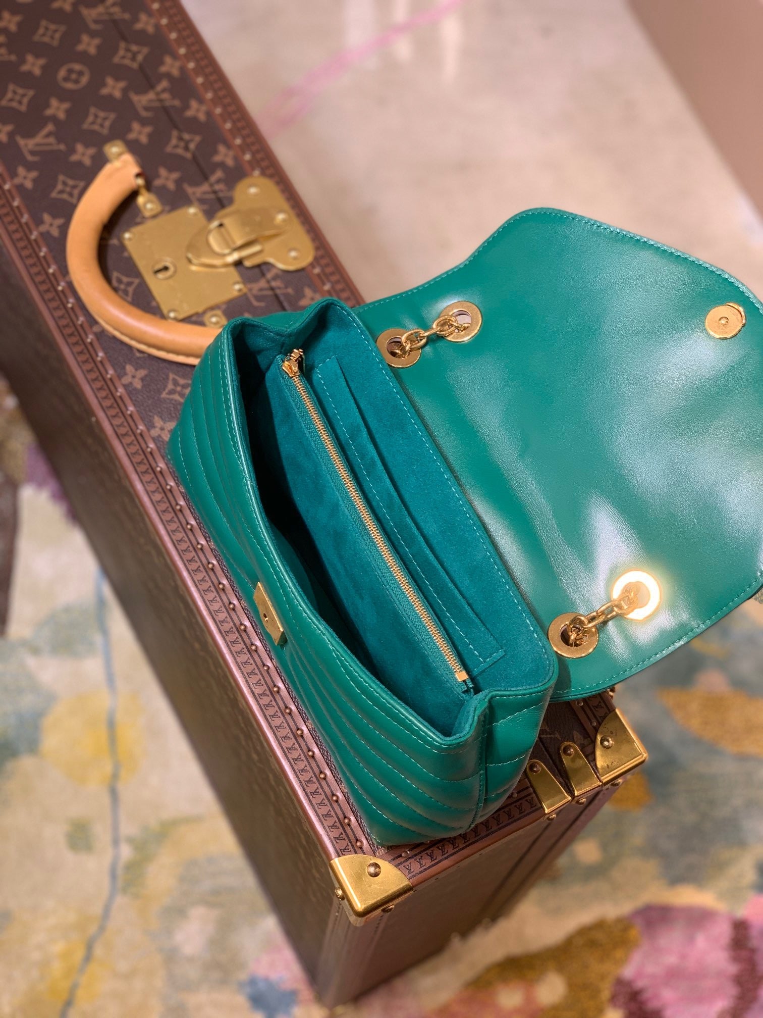 LOU NEW WAVE CHAIN BAG