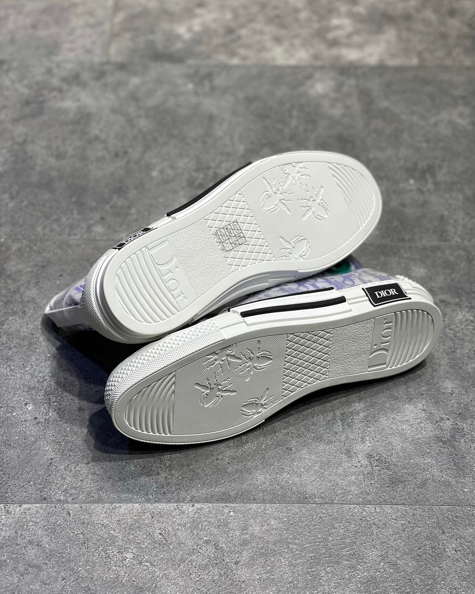 CD B23 SNEAKERS