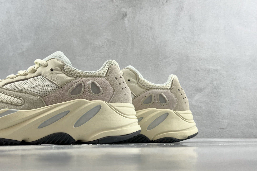 YEEZY BOOST 700